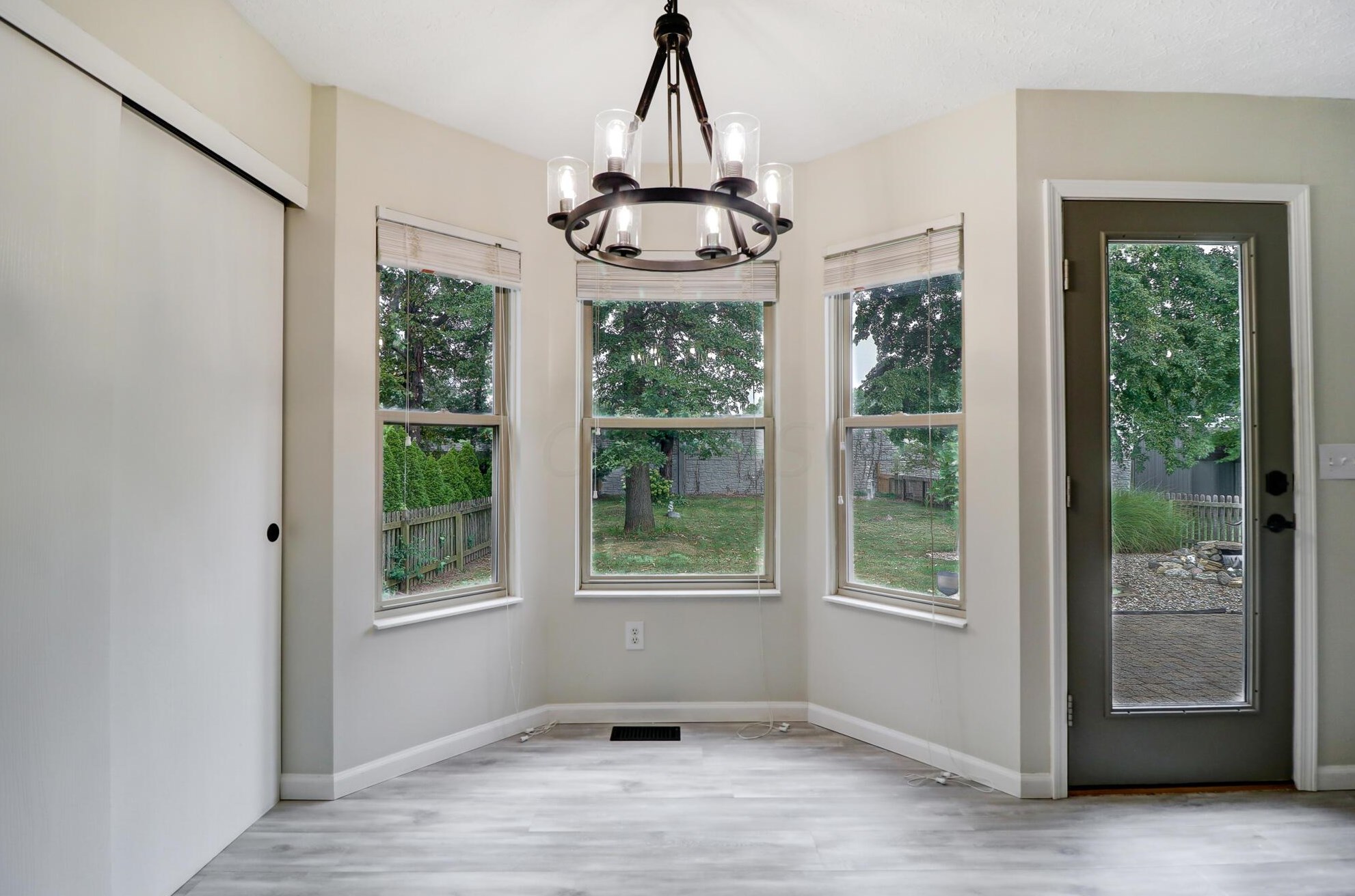 3191 Berkley Pointe Dr, Columbus OH 43230-4880 exterior