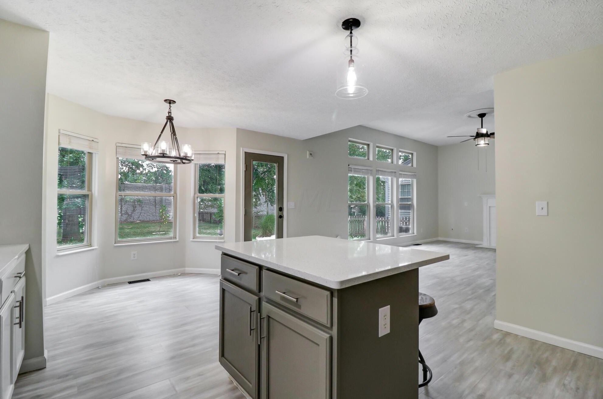 3191 Berkley Pointe Dr, Columbus OH 43230-4880 exterior