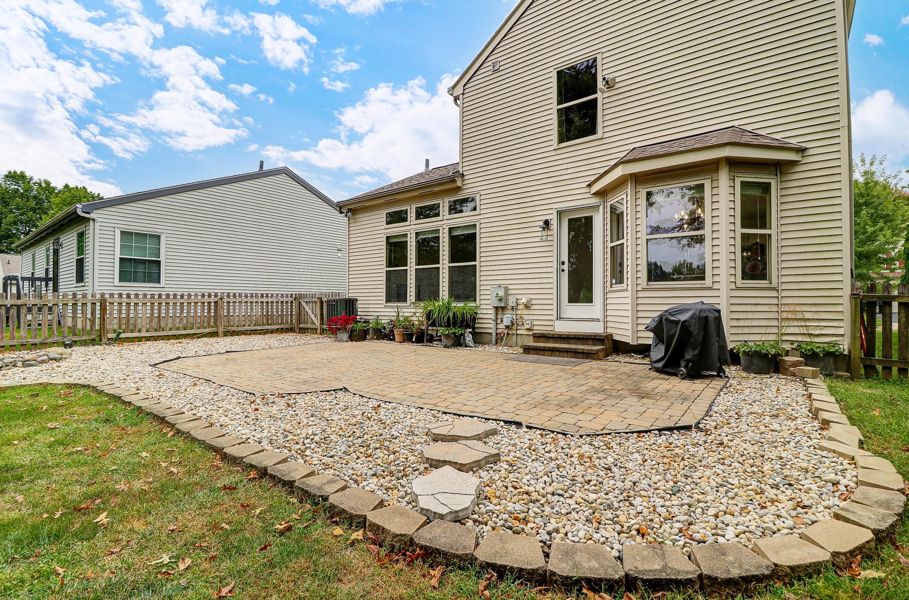 3191 Berkley Pointe Dr, Columbus OH 43230-4880 exterior