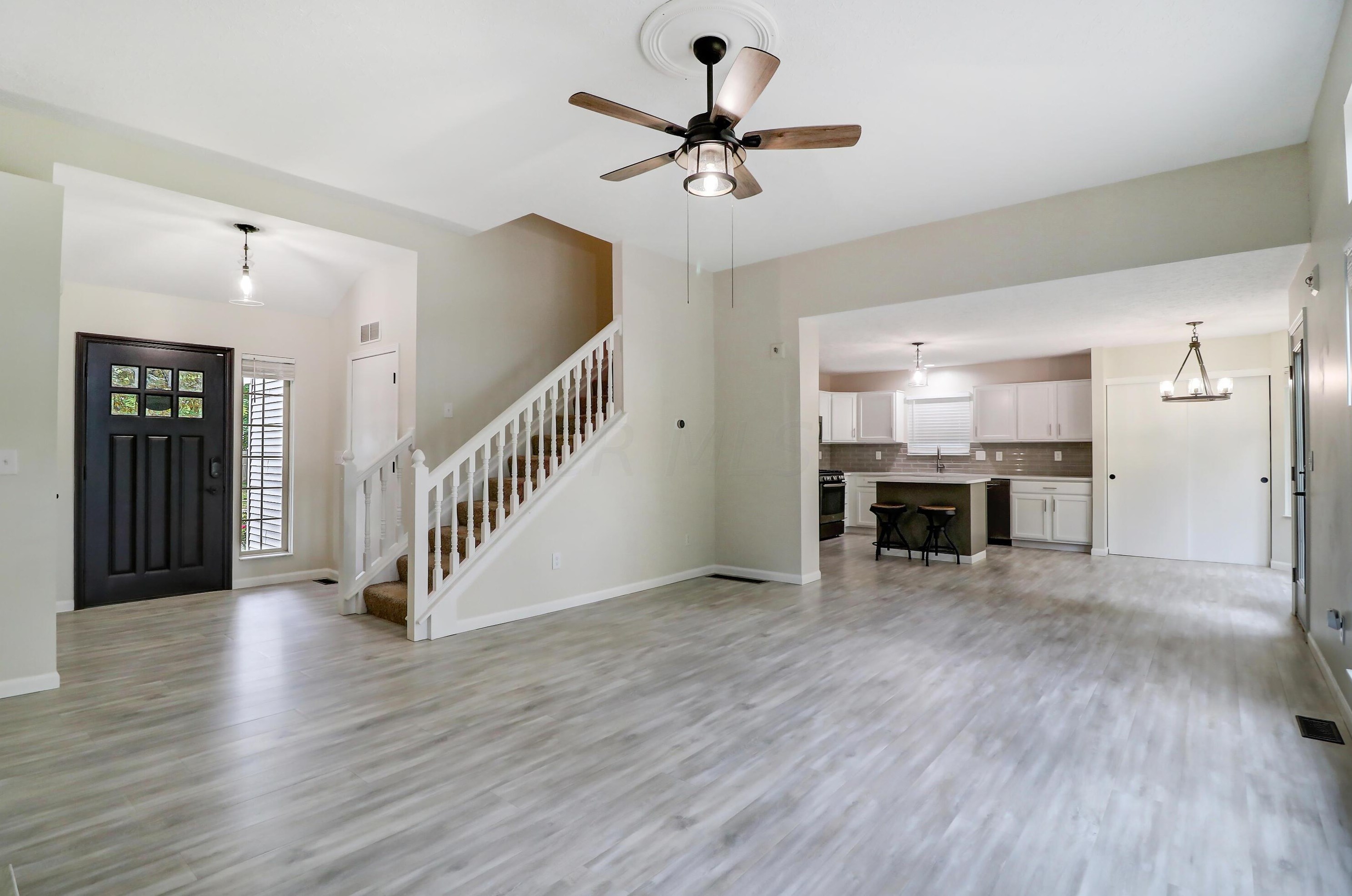 3191 Berkley Pointe Dr, Columbus OH 43230-4880 exterior