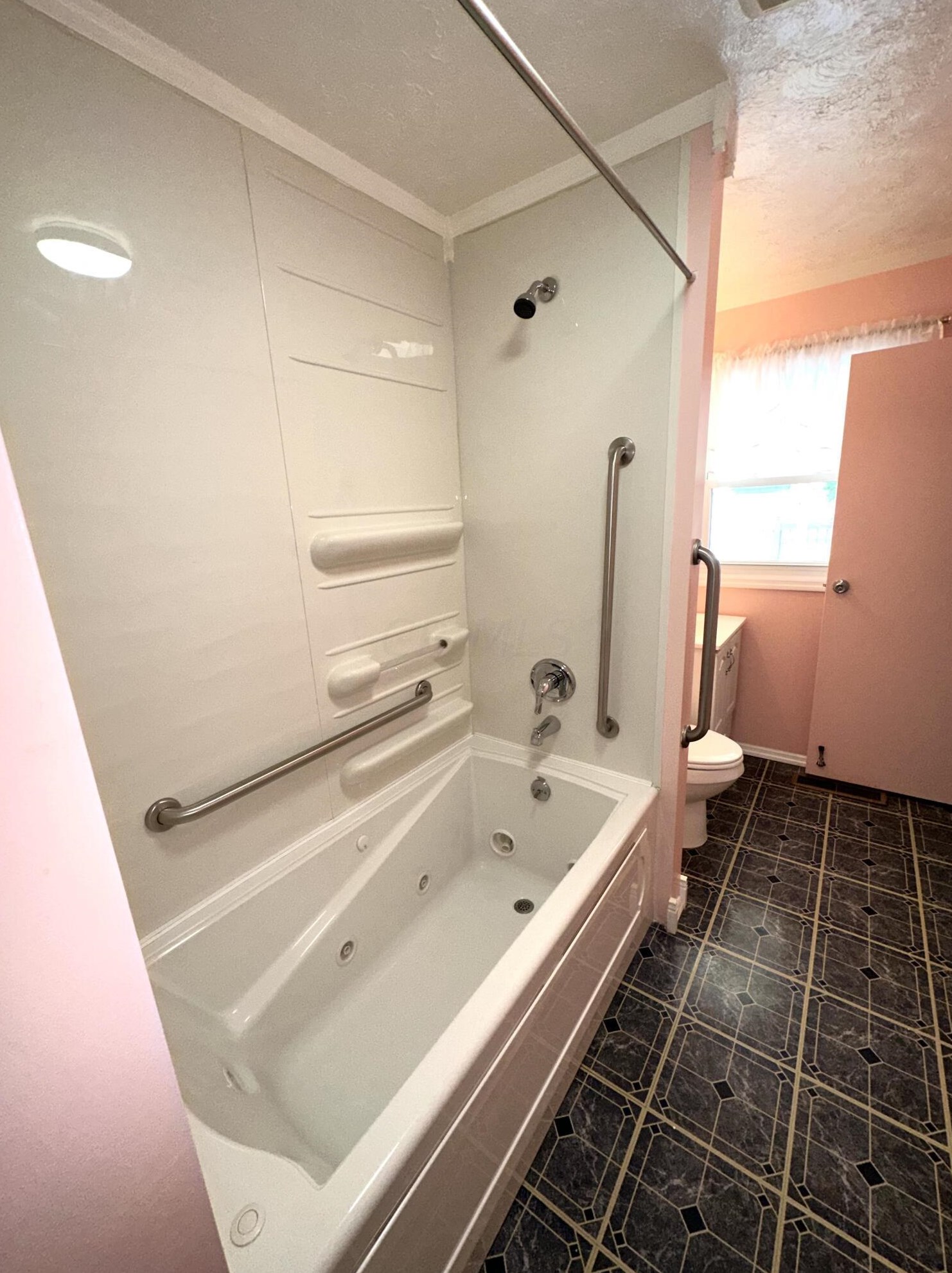 500 Murray Hl Rd, Columbus OH 43228-4912 exterior