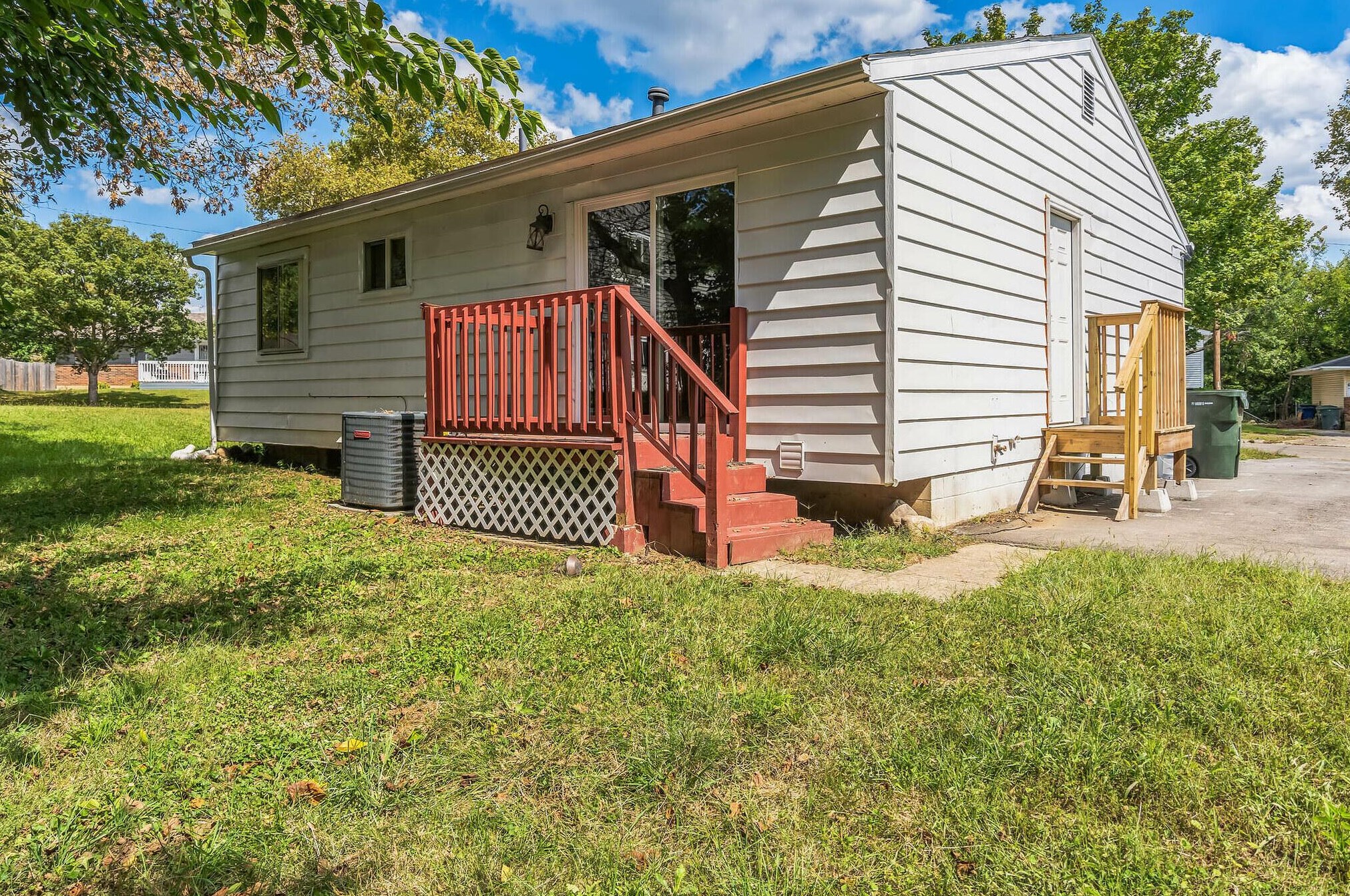 2495 Jeri Ave, Columbus OH  43219-1338 exterior