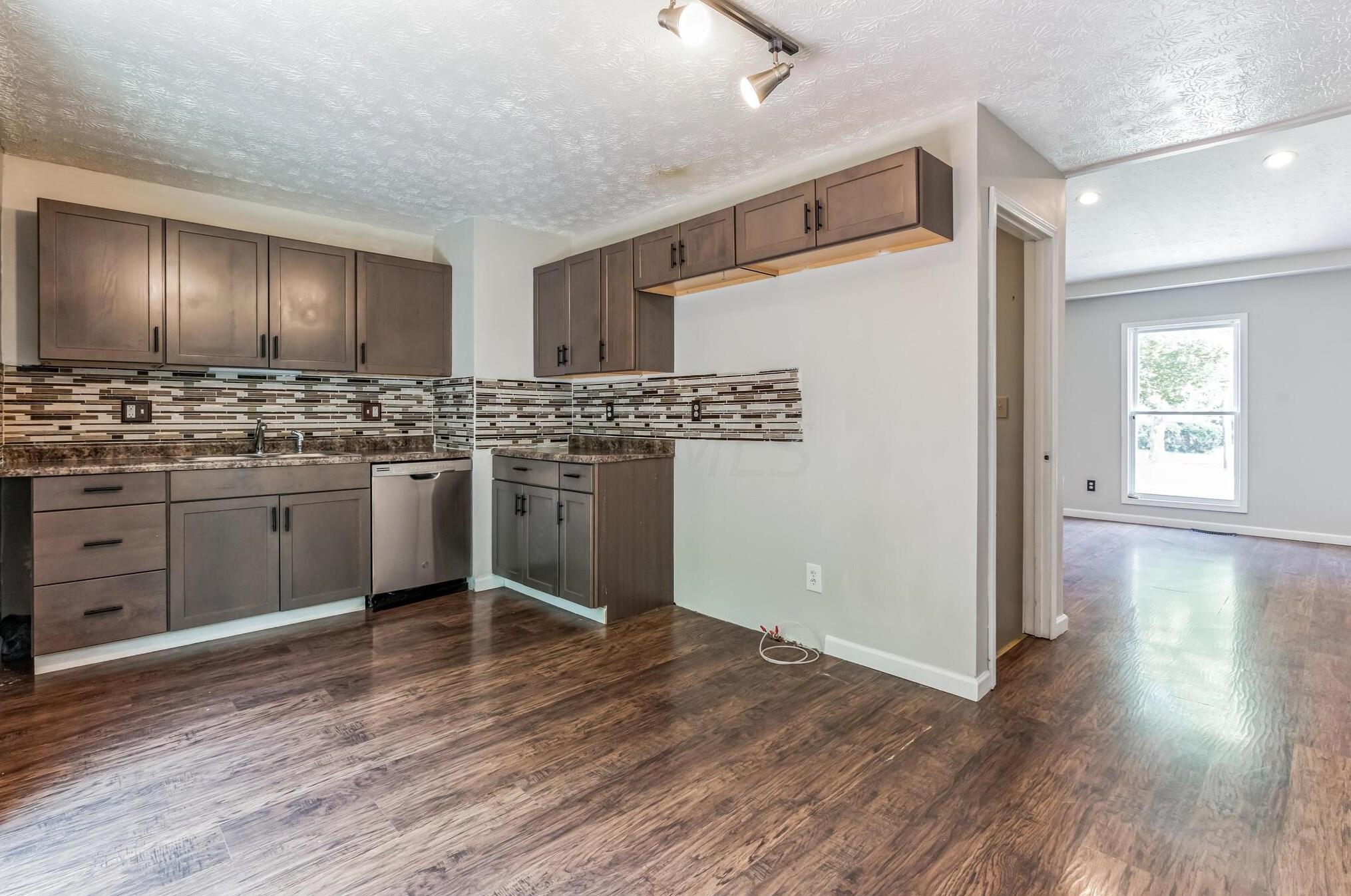 2495 Jeri Ave, Columbus OH  43219-1338 exterior