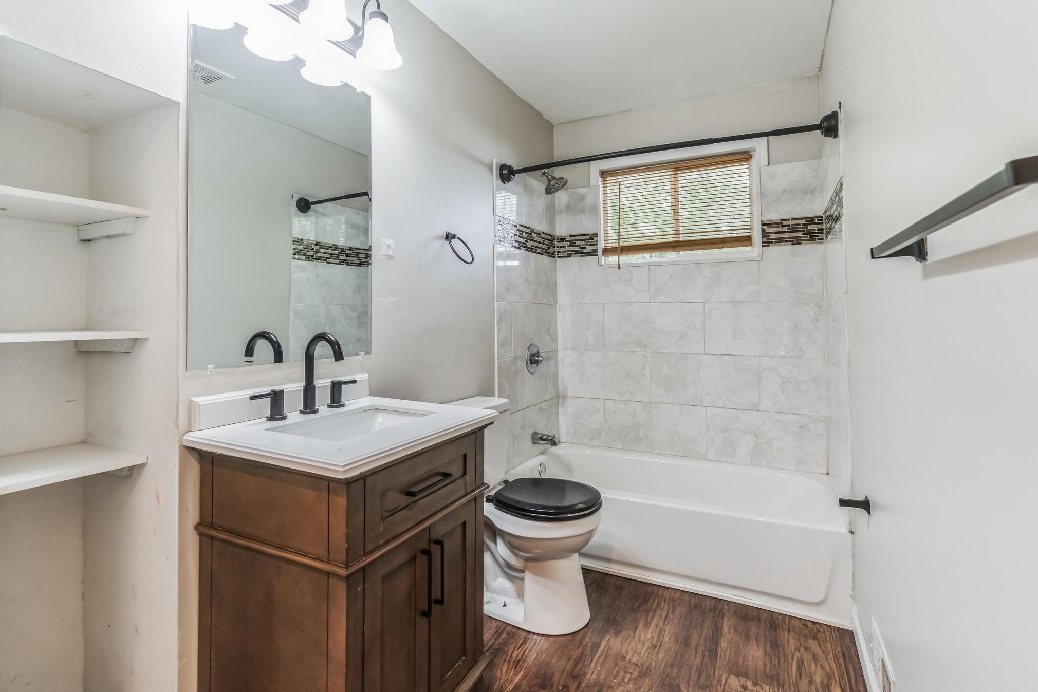 2495 Jeri Ave, Columbus OH  43219-1338 exterior