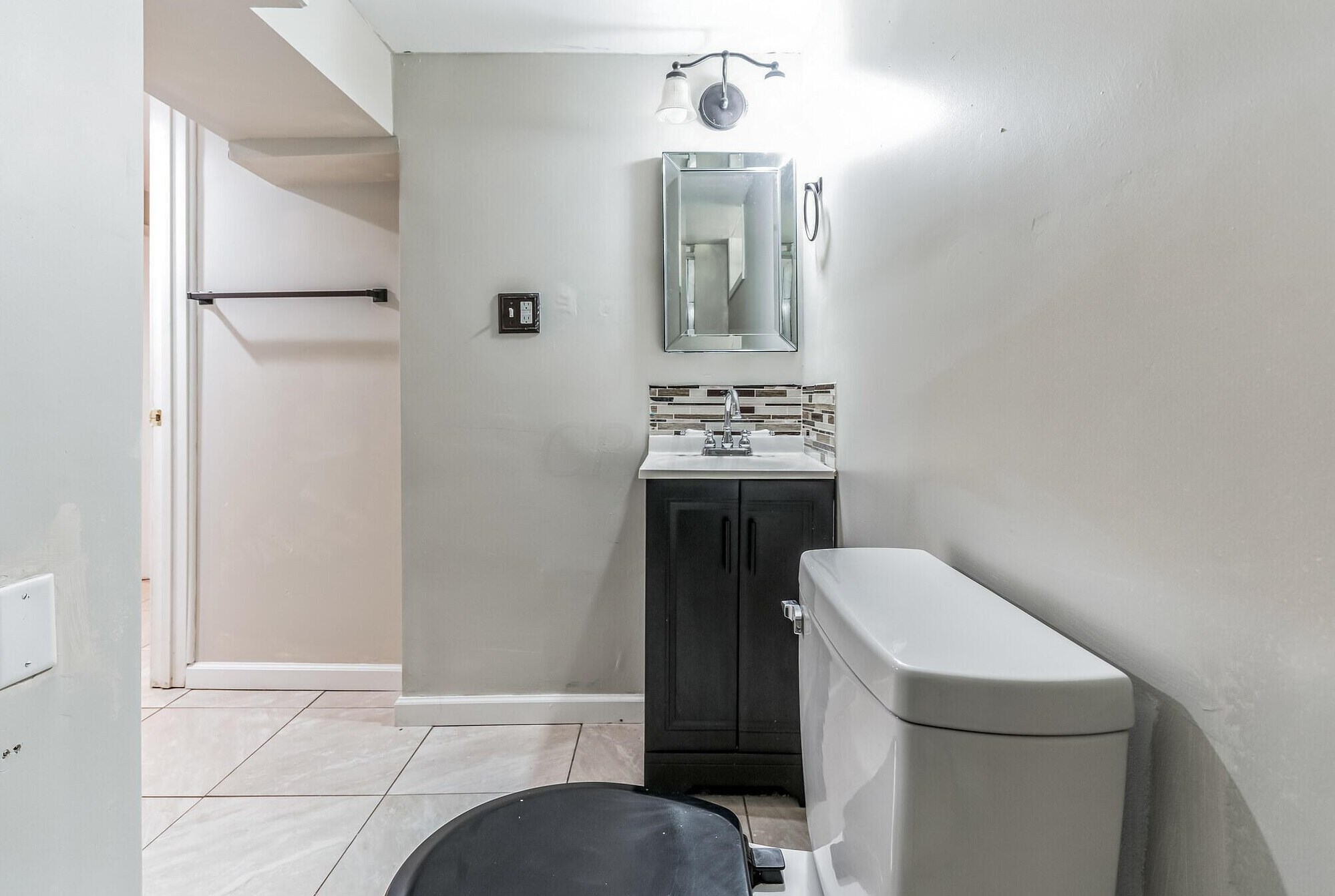 2495 Jeri Ave, Columbus OH  43219-1338 exterior