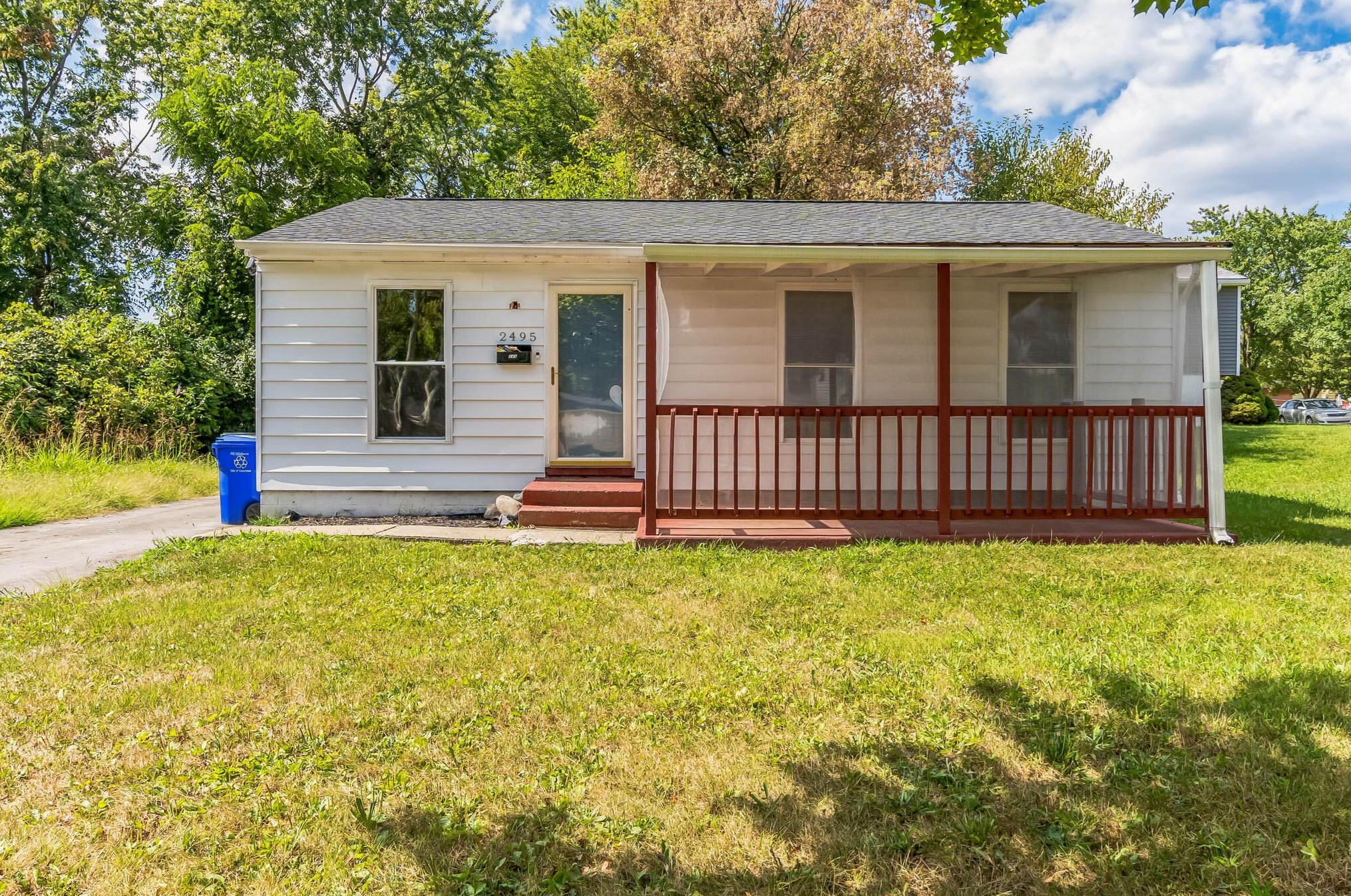 2495 Jeri Ave, Columbus OH  43219-1338 exterior