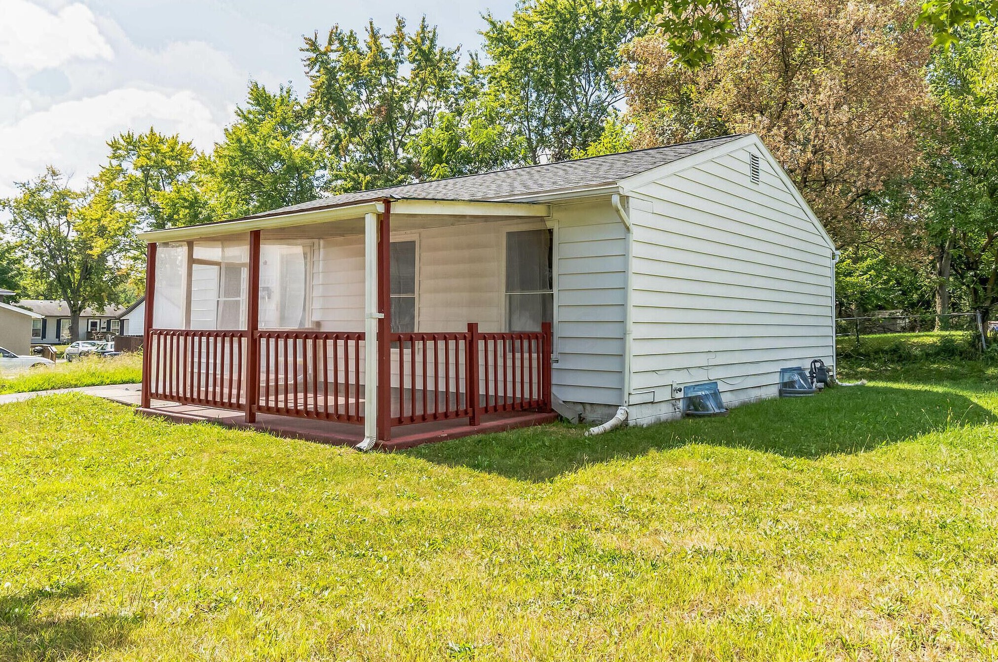 2495 Jeri Ave, Columbus OH  43219-1338 exterior