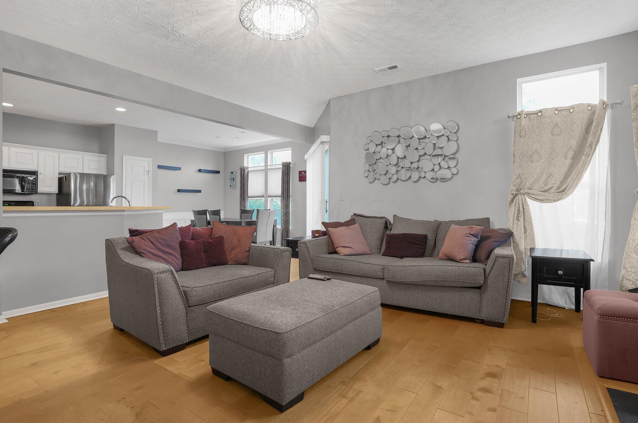 3477 Fishinger Mill Dr, Hilliard OH 43026-9310 exterior