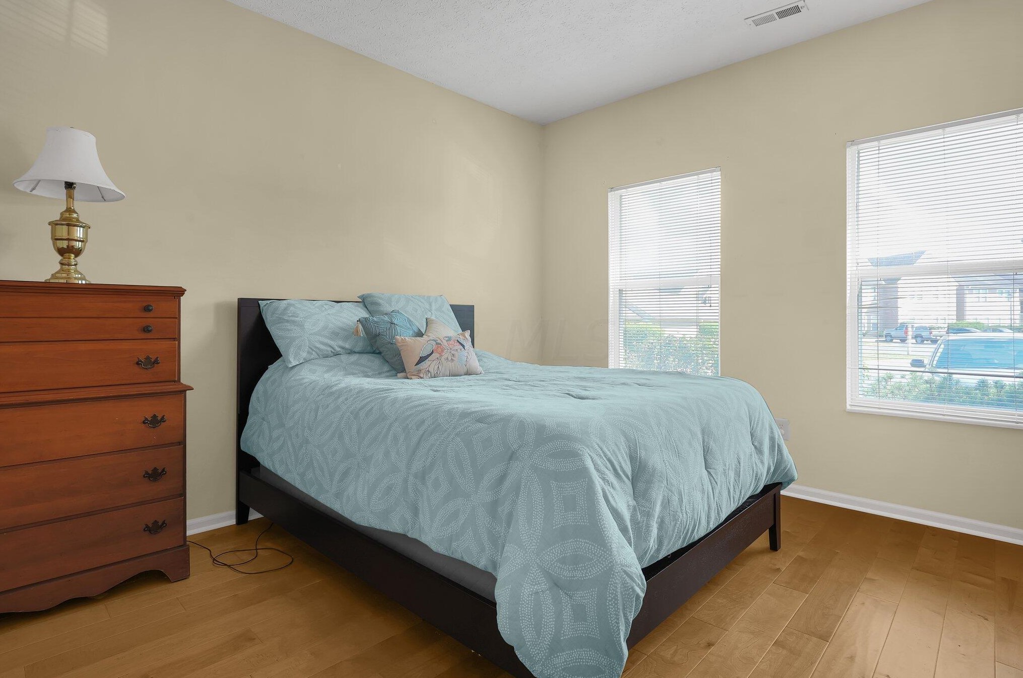 3477 Fishinger Mill Dr, Hilliard OH 43026-9310 exterior