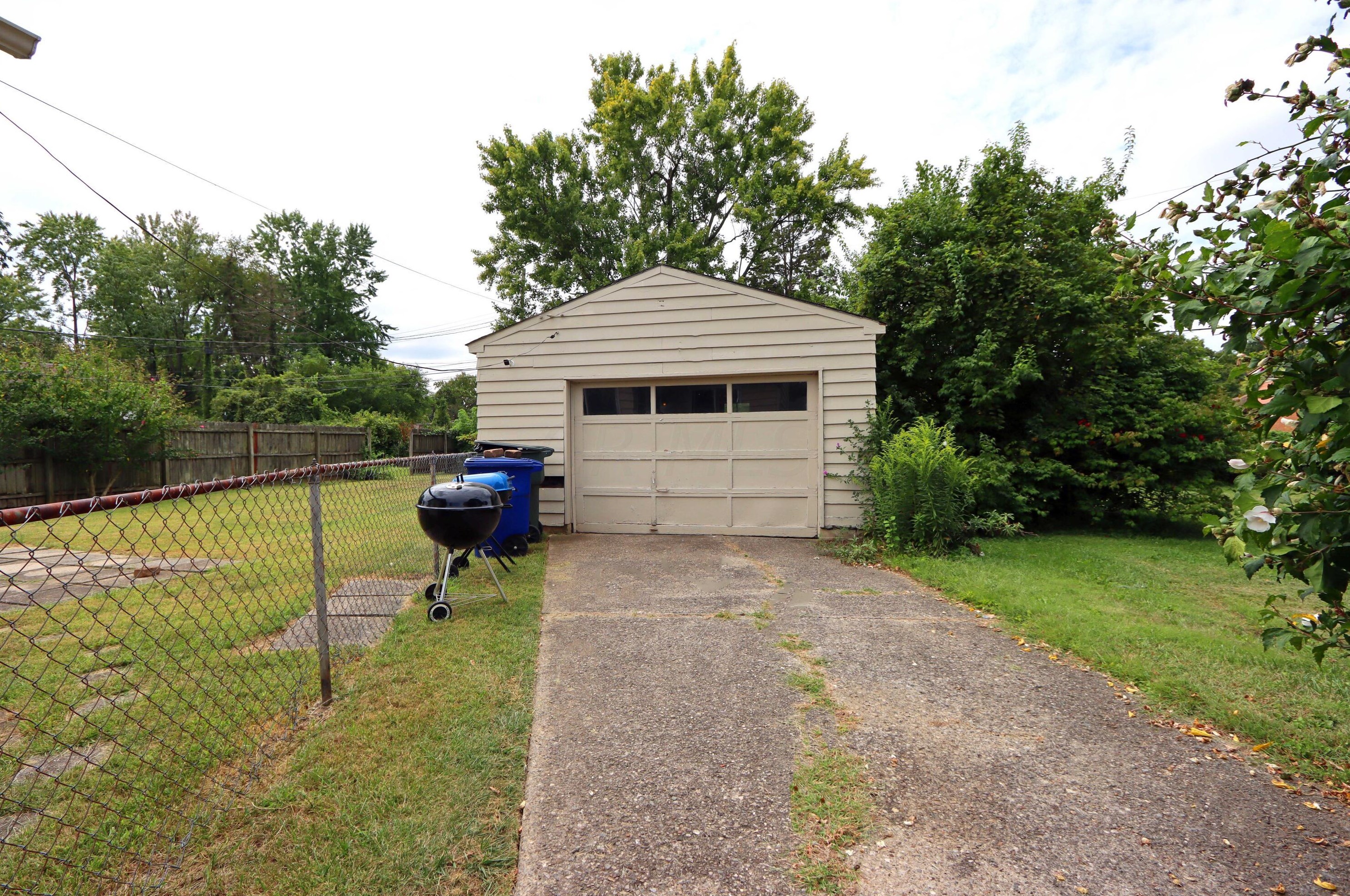 1521 Cunard Rd, Columbus OH 43227-3277 exterior