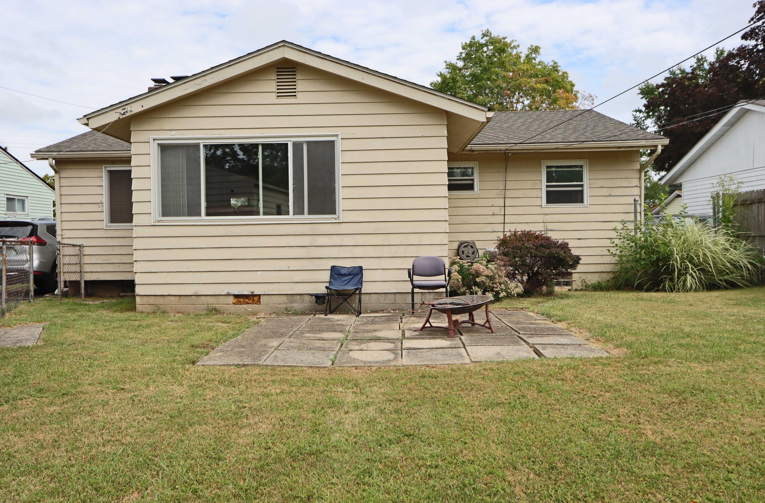 1521 Cunard Rd, Columbus OH 43227-3277 exterior