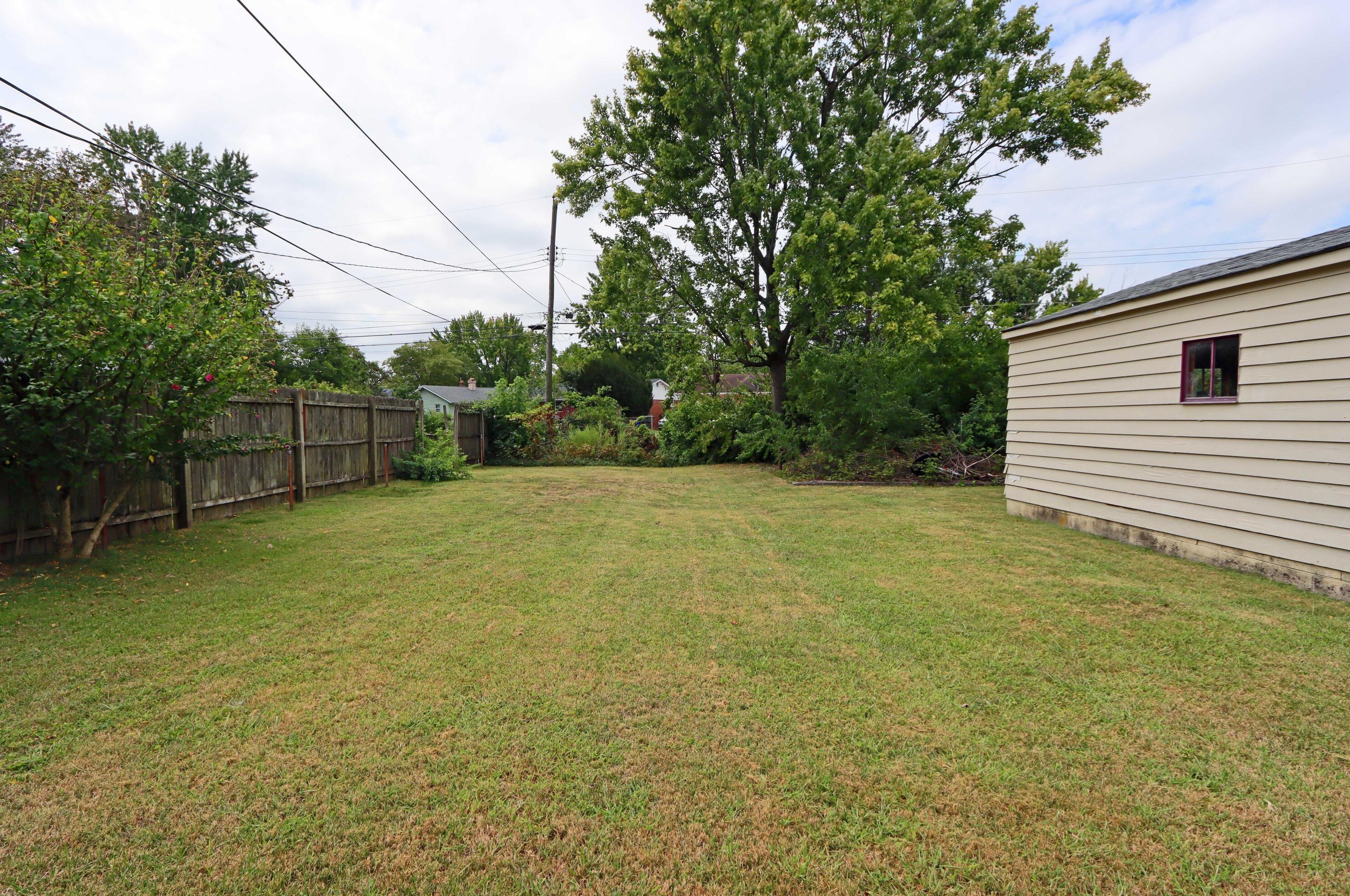 1521 Cunard Rd, Columbus OH 43227-3277 exterior