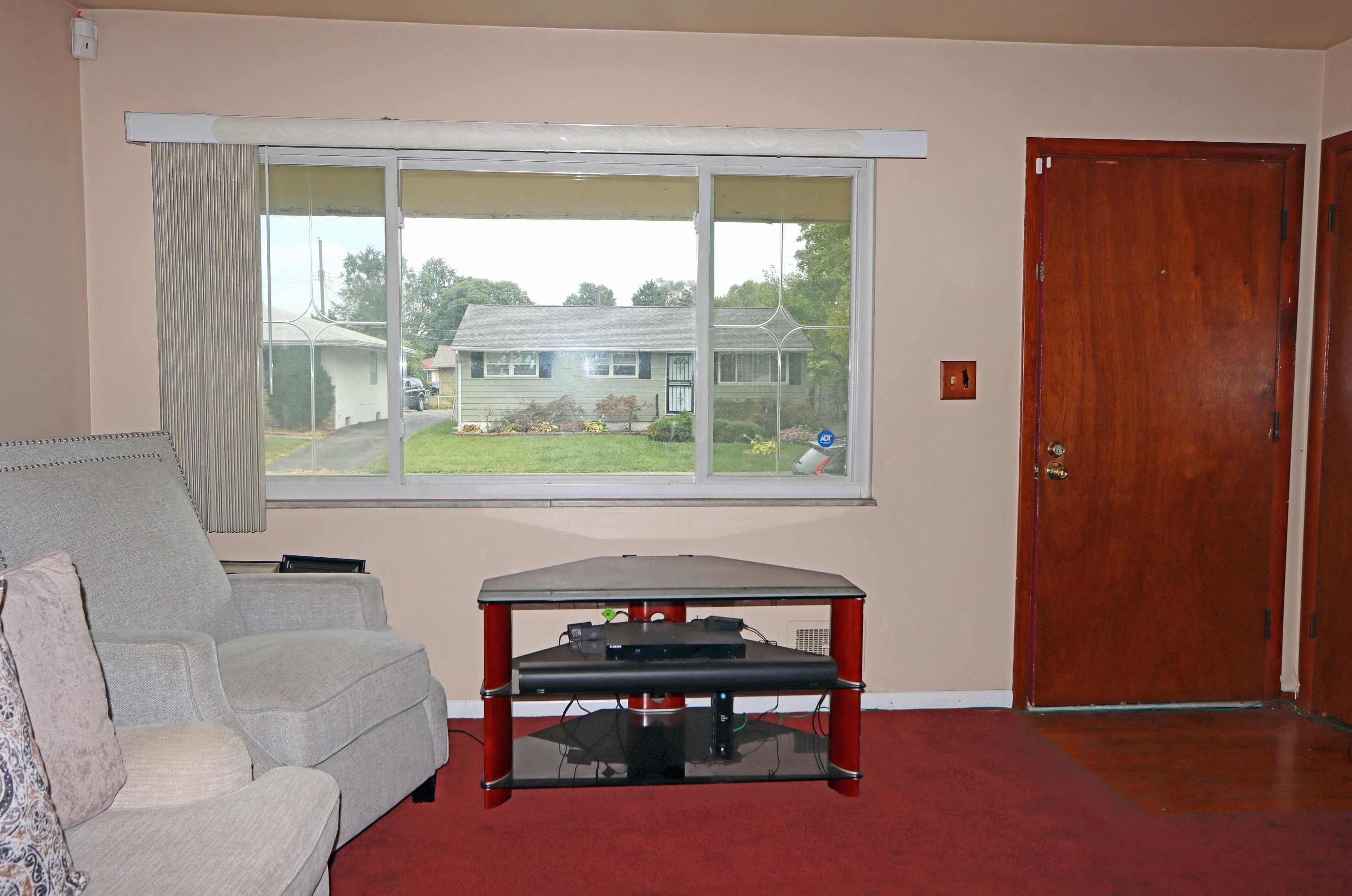 1521 Cunard Rd, Columbus OH 43227-3277 exterior