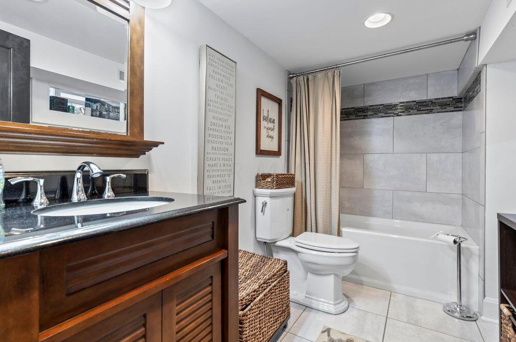 2561 Bryden Rd, Columbus OH 43205-1729 exterior