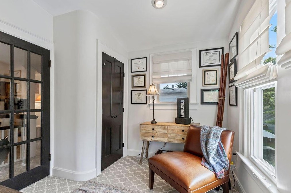 2561 Bryden Rd, Columbus OH 43205-1729 exterior