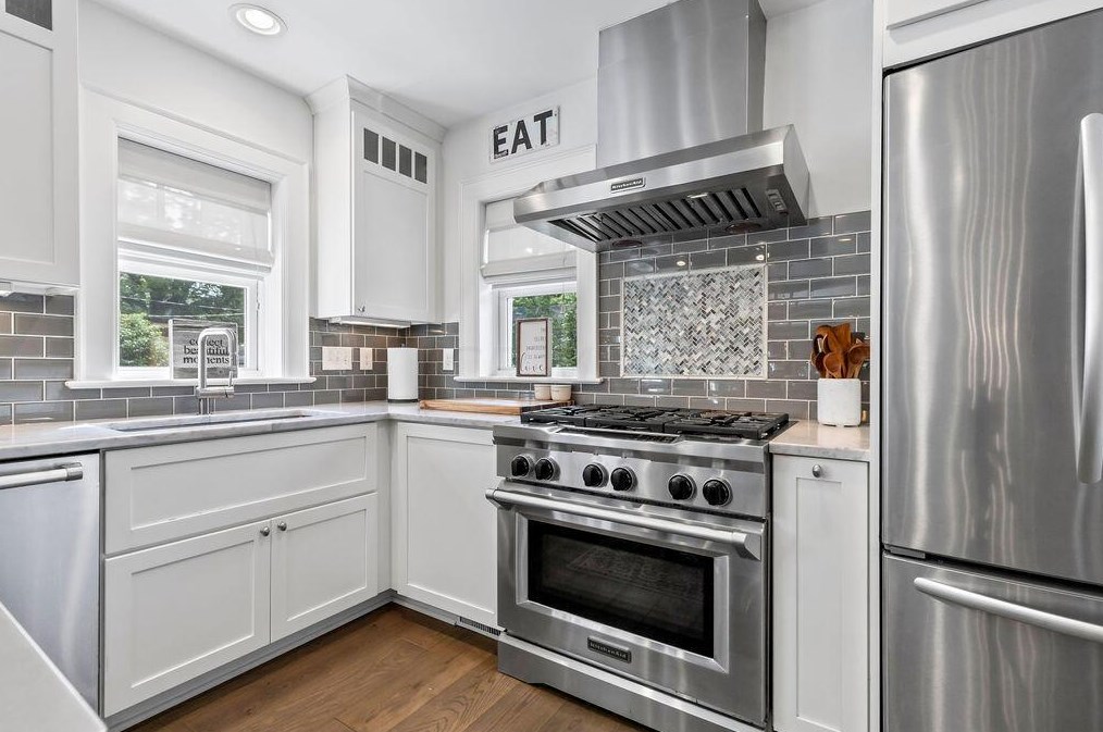 2561 Bryden Rd, Columbus OH 43205-1729 exterior