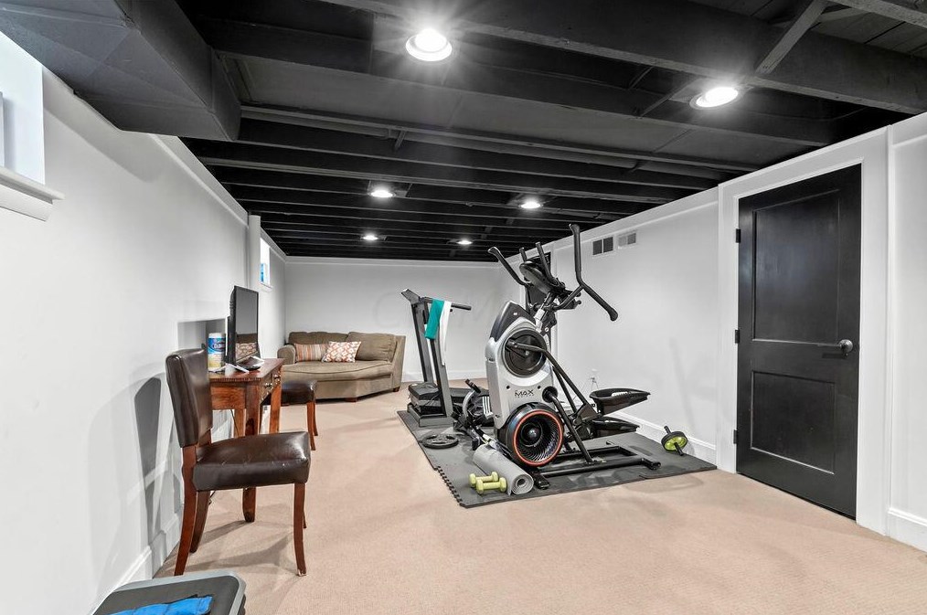 2561 Bryden Rd, Columbus OH 43205-1729 exterior