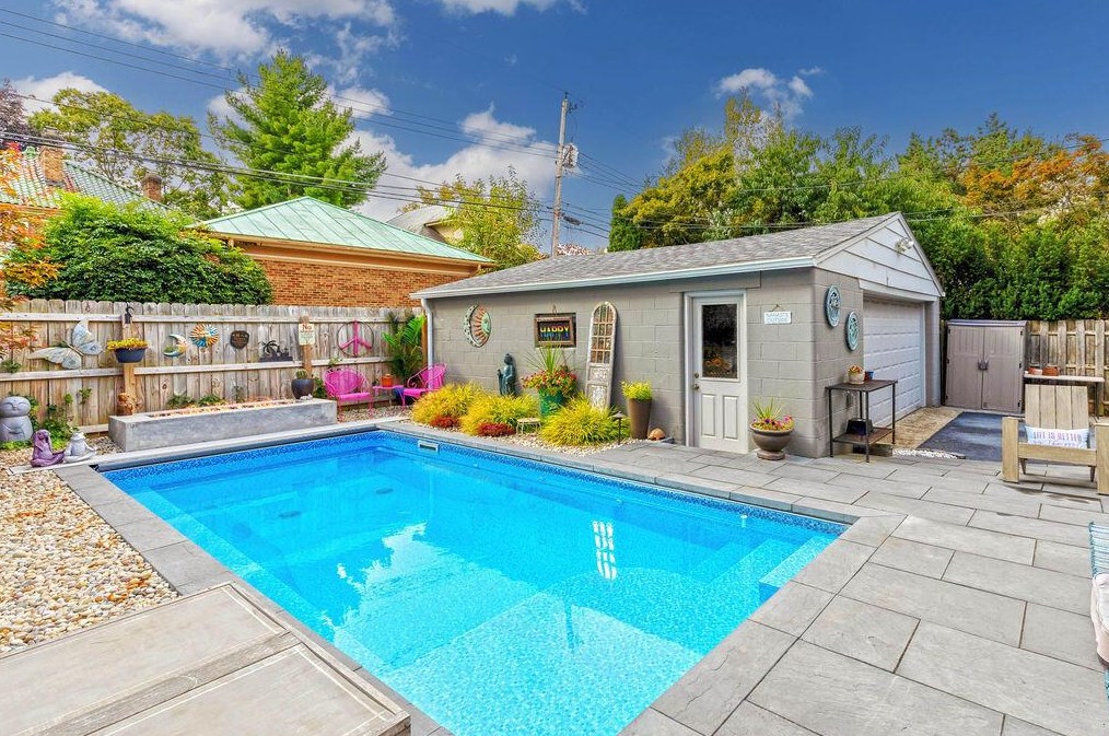 2561 Bryden Rd, Columbus OH 43205-1729 exterior