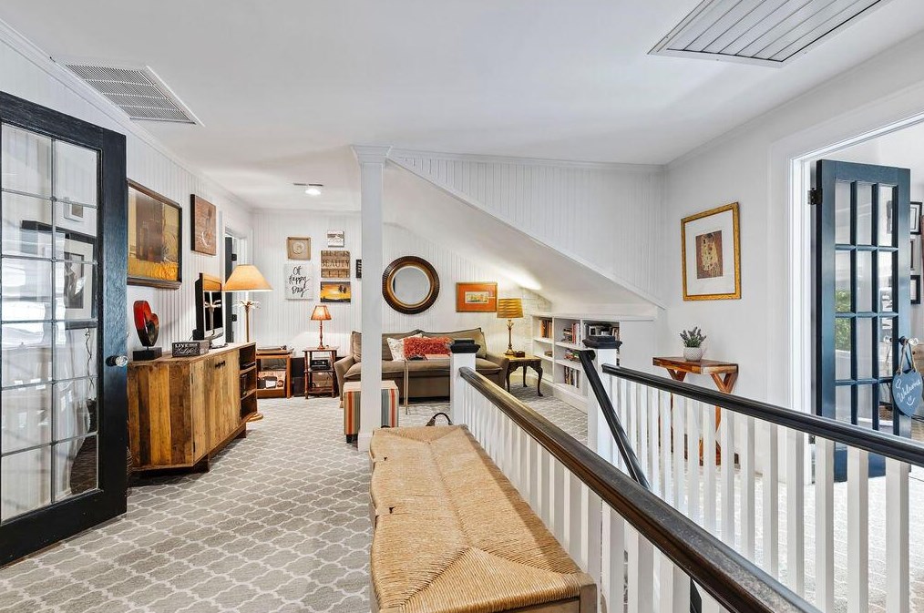 2561 Bryden Rd, Columbus OH 43205-1729 exterior