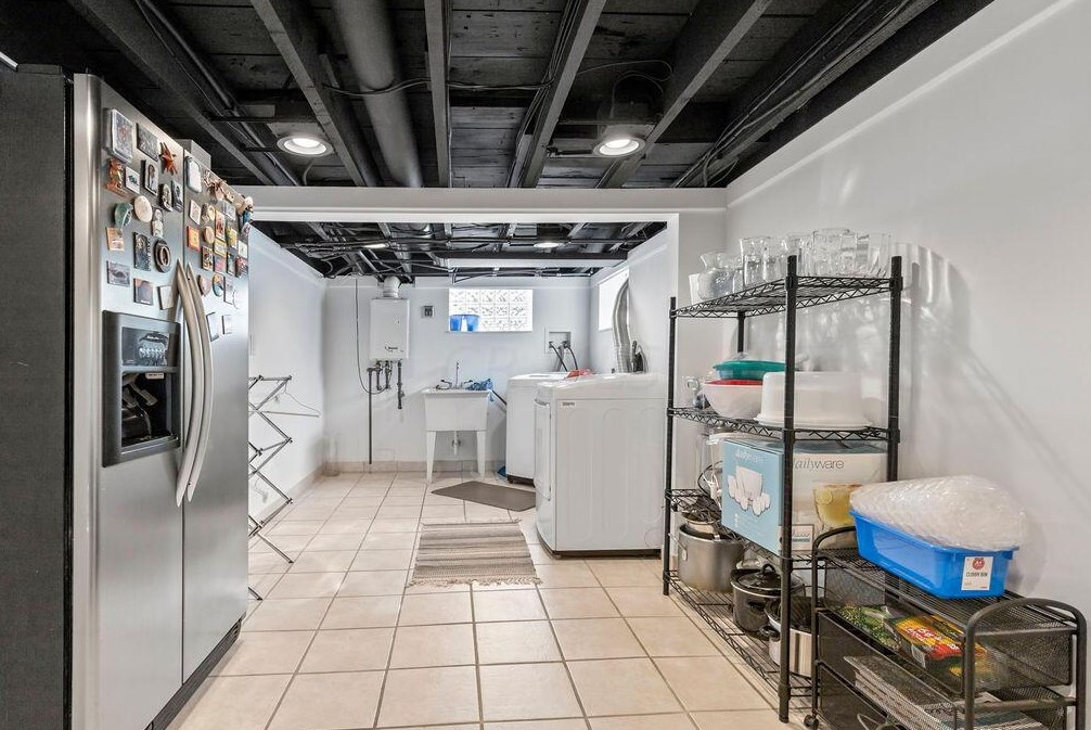 2561 Bryden Rd, Columbus OH 43205-1729 exterior