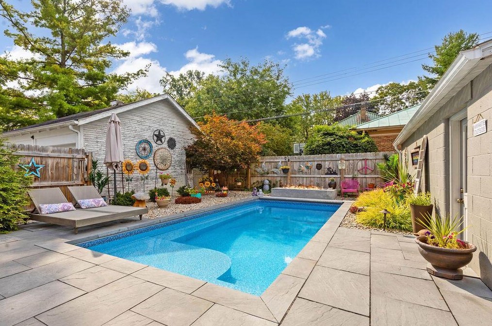 2561 Bryden Rd, Columbus OH 43205-1729 exterior