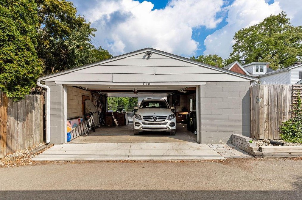 2561 Bryden Rd, Columbus OH 43205-1729 exterior