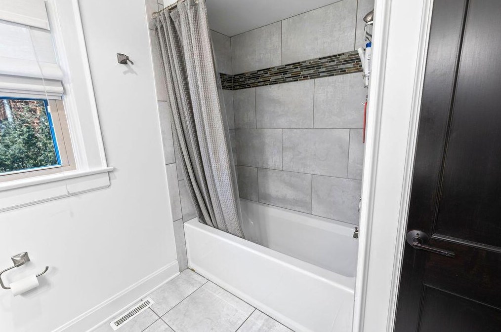 2561 Bryden Rd, Columbus OH 43205-1729 exterior