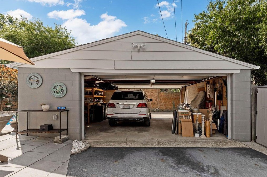 2561 Bryden Rd, Columbus OH 43205-1729 exterior