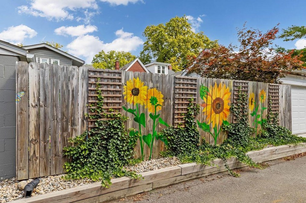 2561 Bryden Rd, Columbus OH 43205-1729 exterior