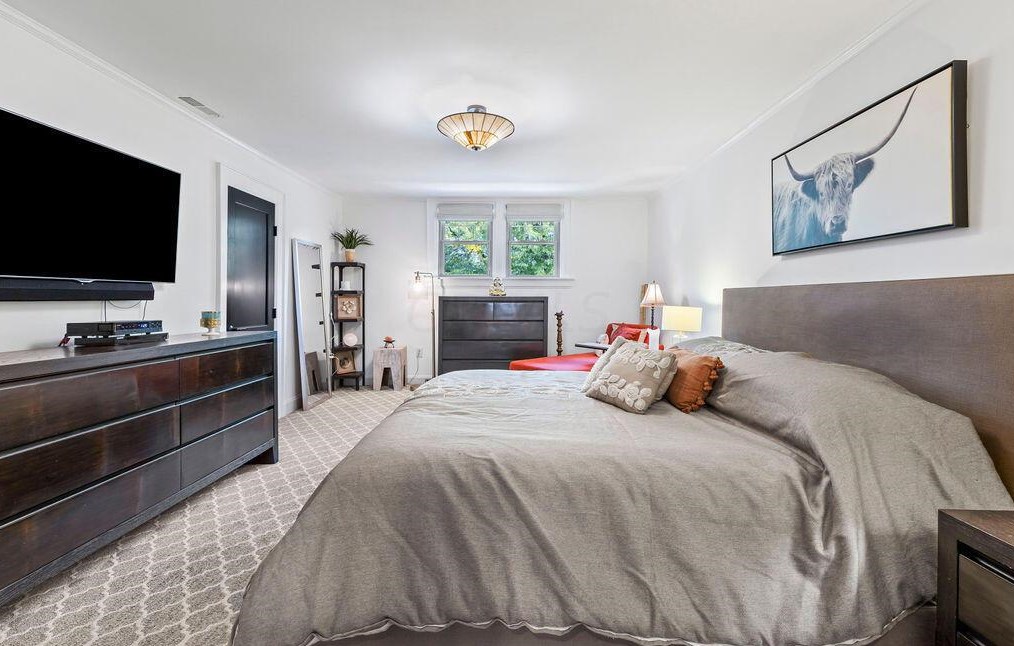 2561 Bryden Rd, Columbus OH 43205-1729 exterior