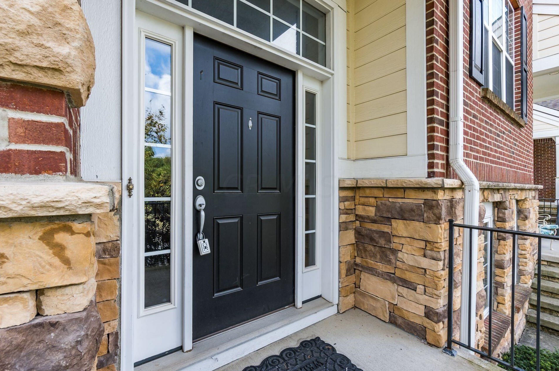 1107 Bluffway Dr, Columbus OH  43235-6736 exterior