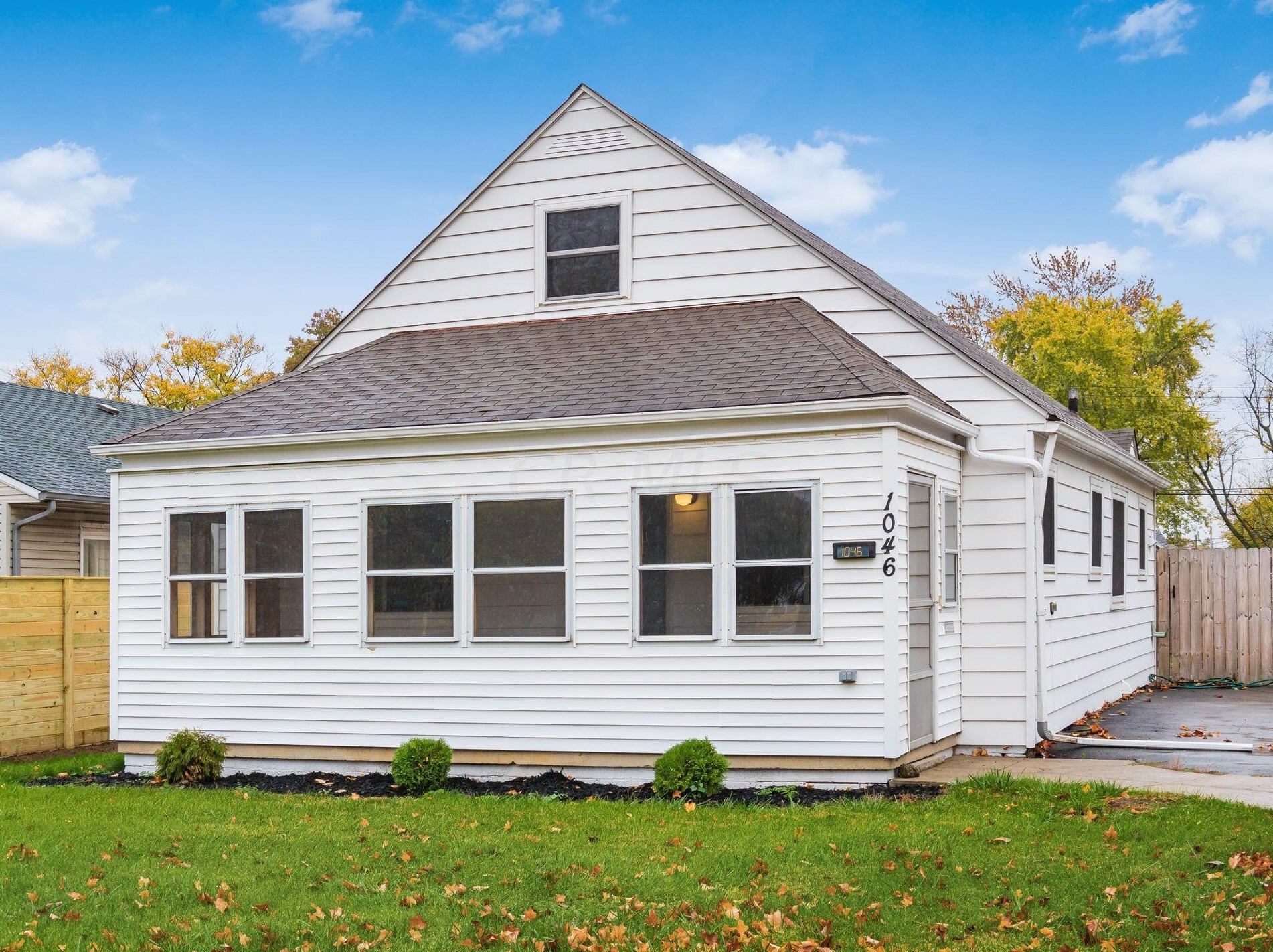 1046 Forest Dr, Columbus OH  43223-2812 exterior