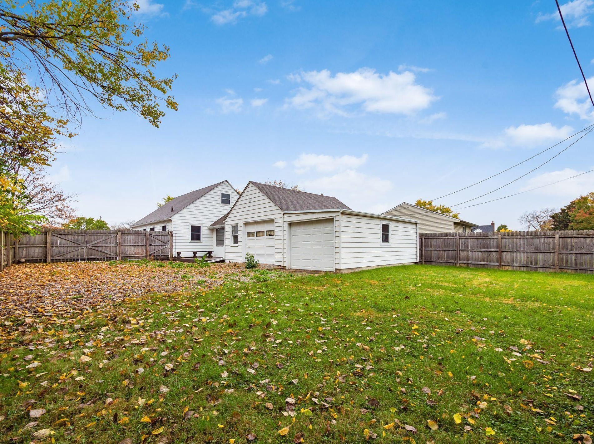 1046 Forest Dr, Columbus OH  43223-2812 exterior