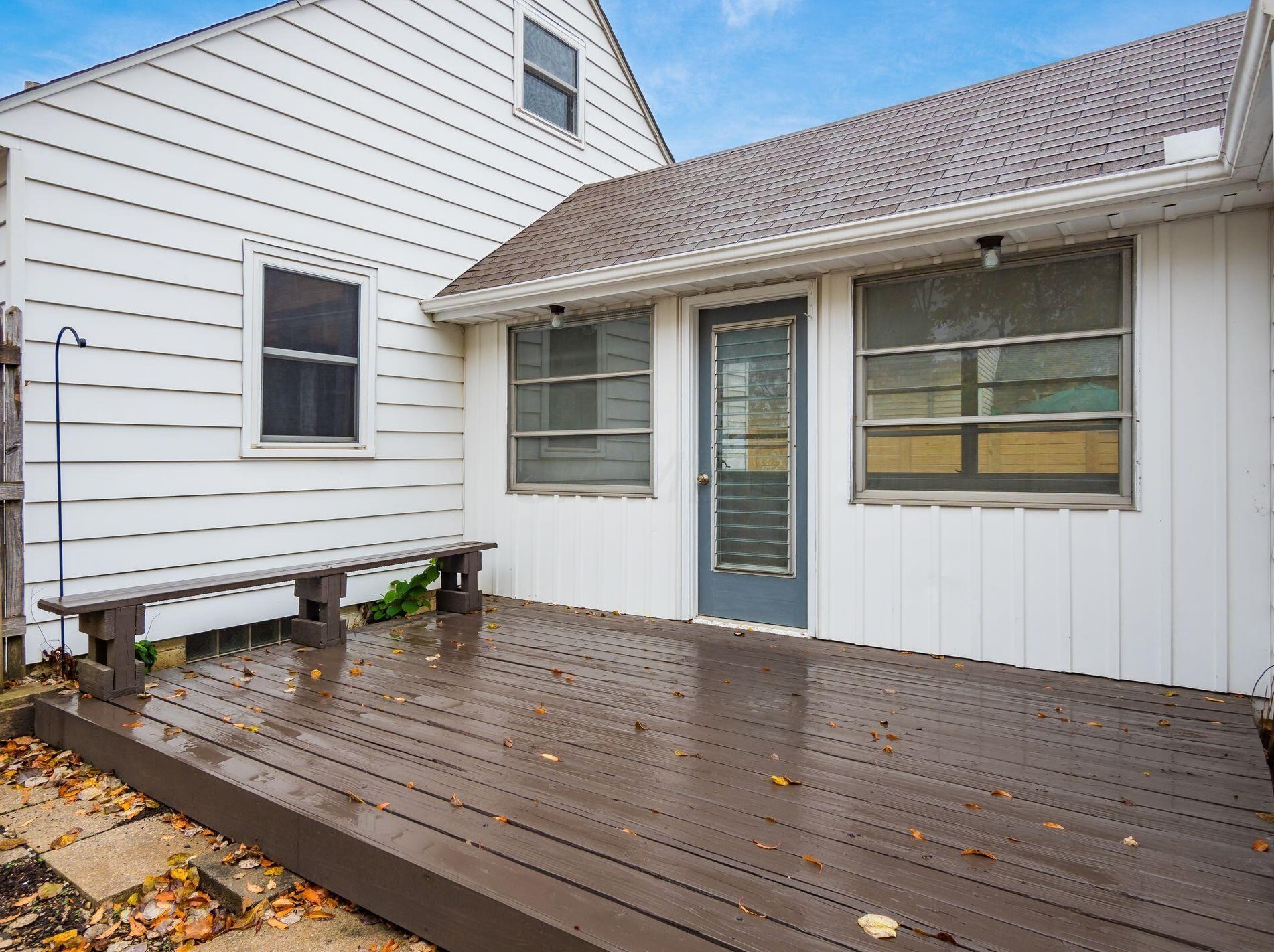 1046 Forest Dr, Columbus OH  43223-2812 exterior