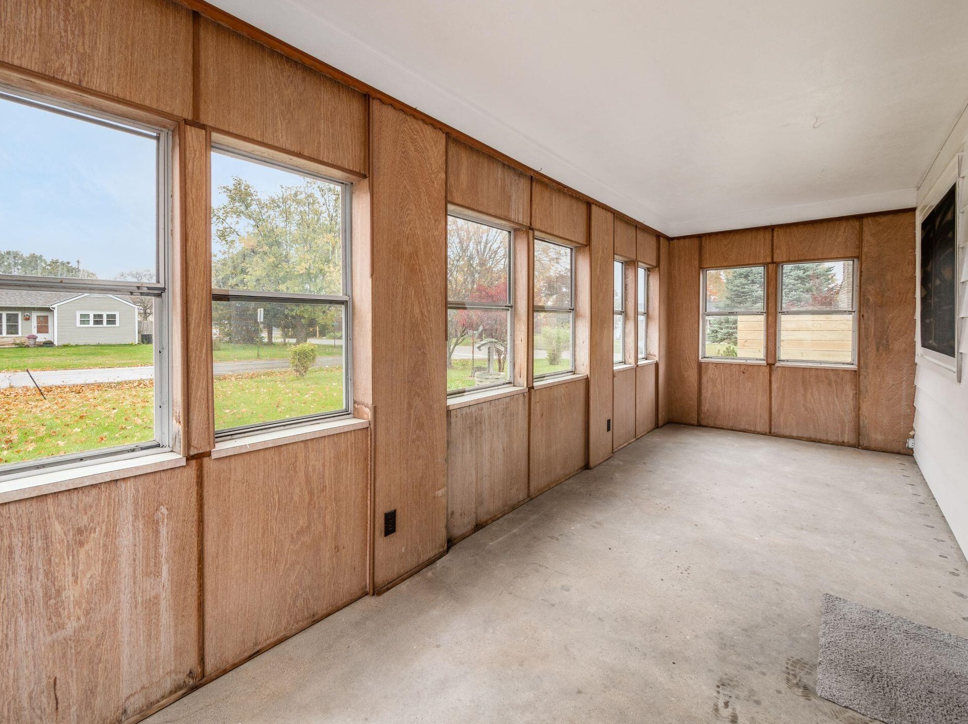 1046 Forest Dr, Columbus OH  43223-2812 exterior