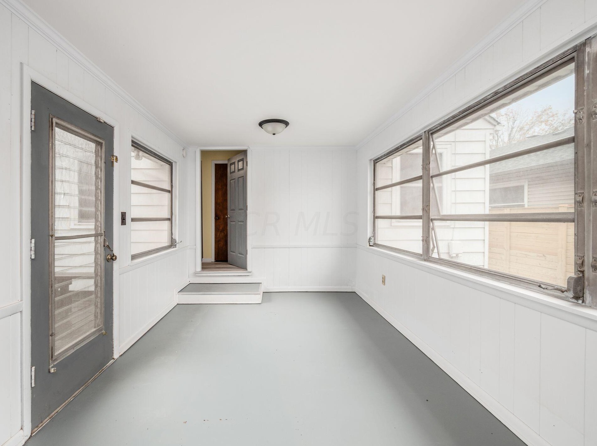 1046 Forest Dr, Columbus OH  43223-2812 exterior