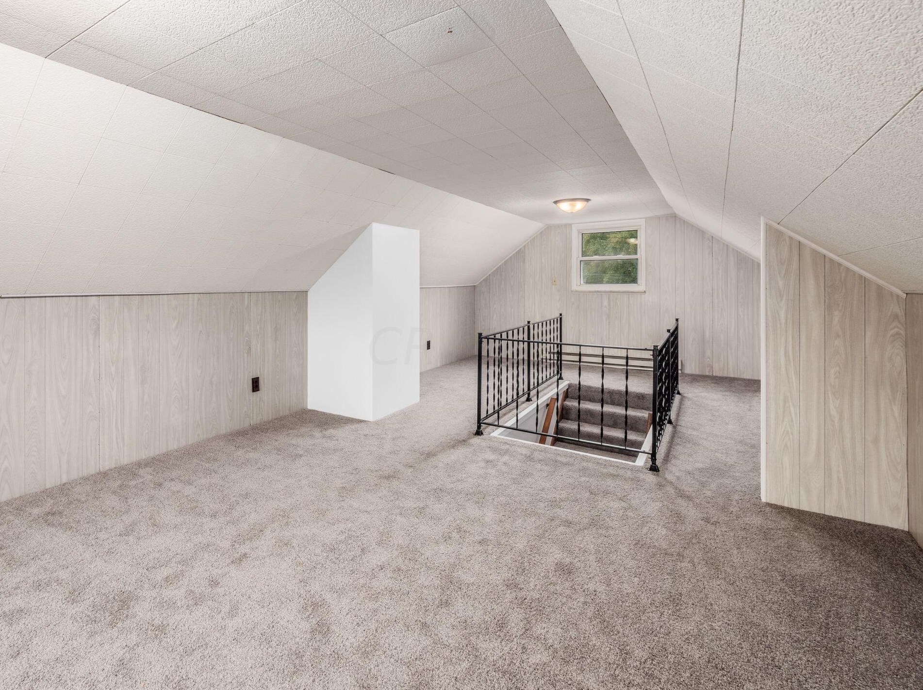 1046 Forest Dr, Columbus OH  43223-2812 exterior