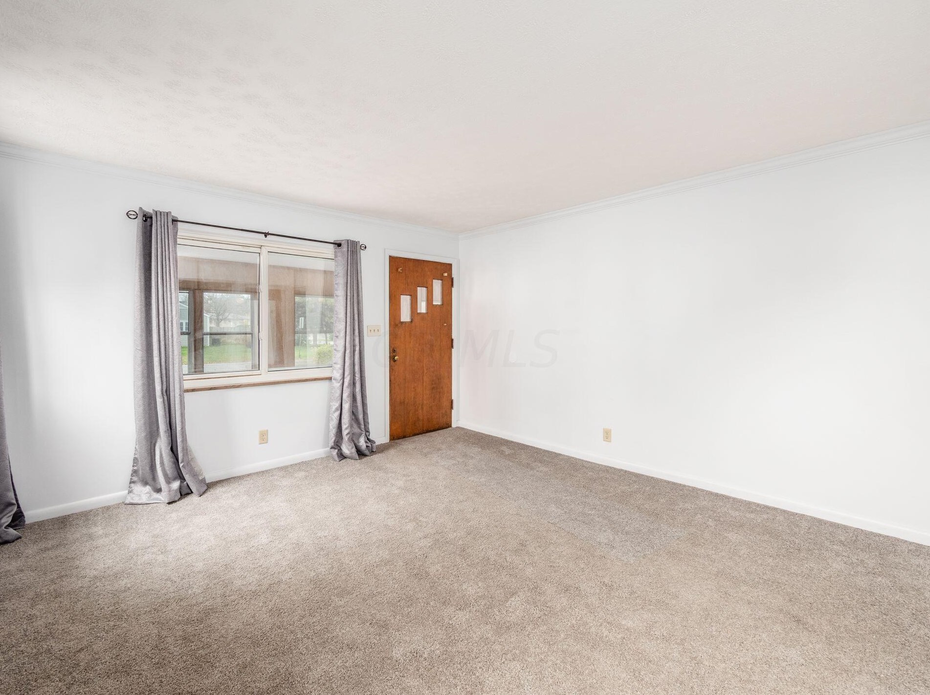 1046 Forest Dr, Columbus OH  43223-2812 exterior