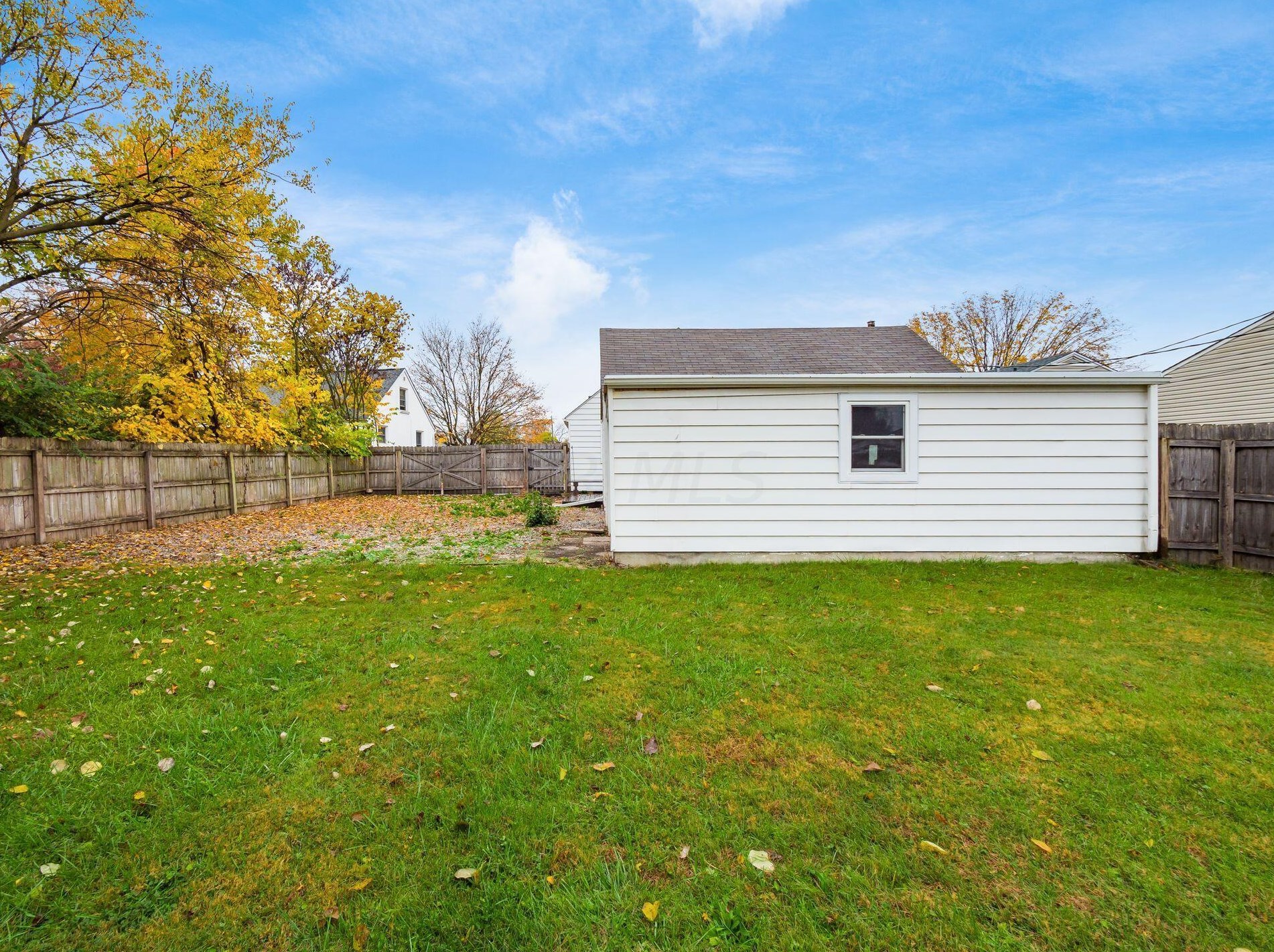 1046 Forest Dr, Columbus OH  43223-2812 exterior