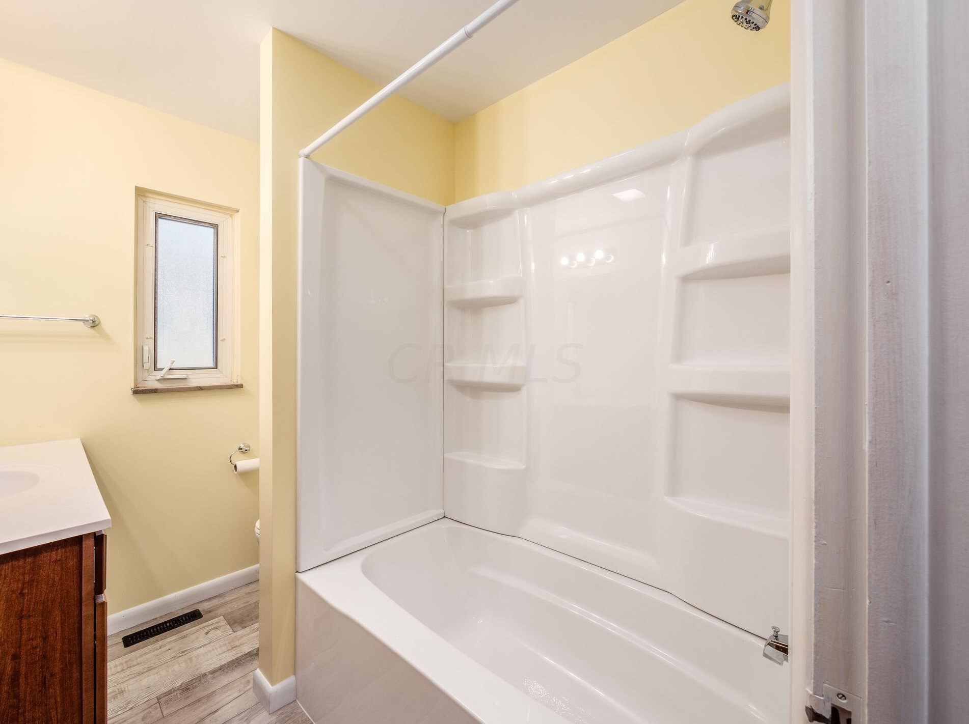 1046 Forest Dr, Columbus OH  43223-2812 exterior