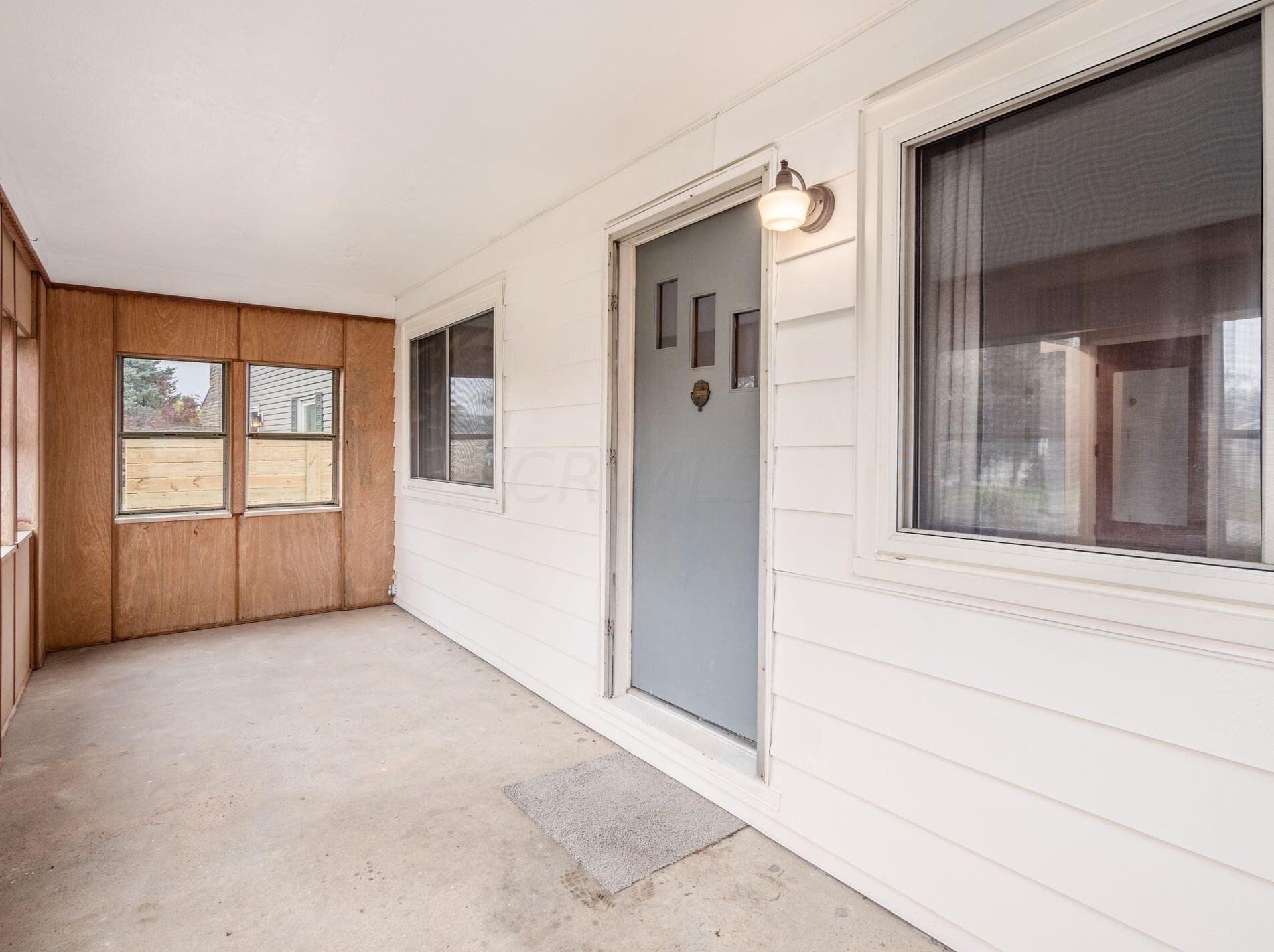 1046 Forest Dr, Columbus OH  43223-2812 exterior