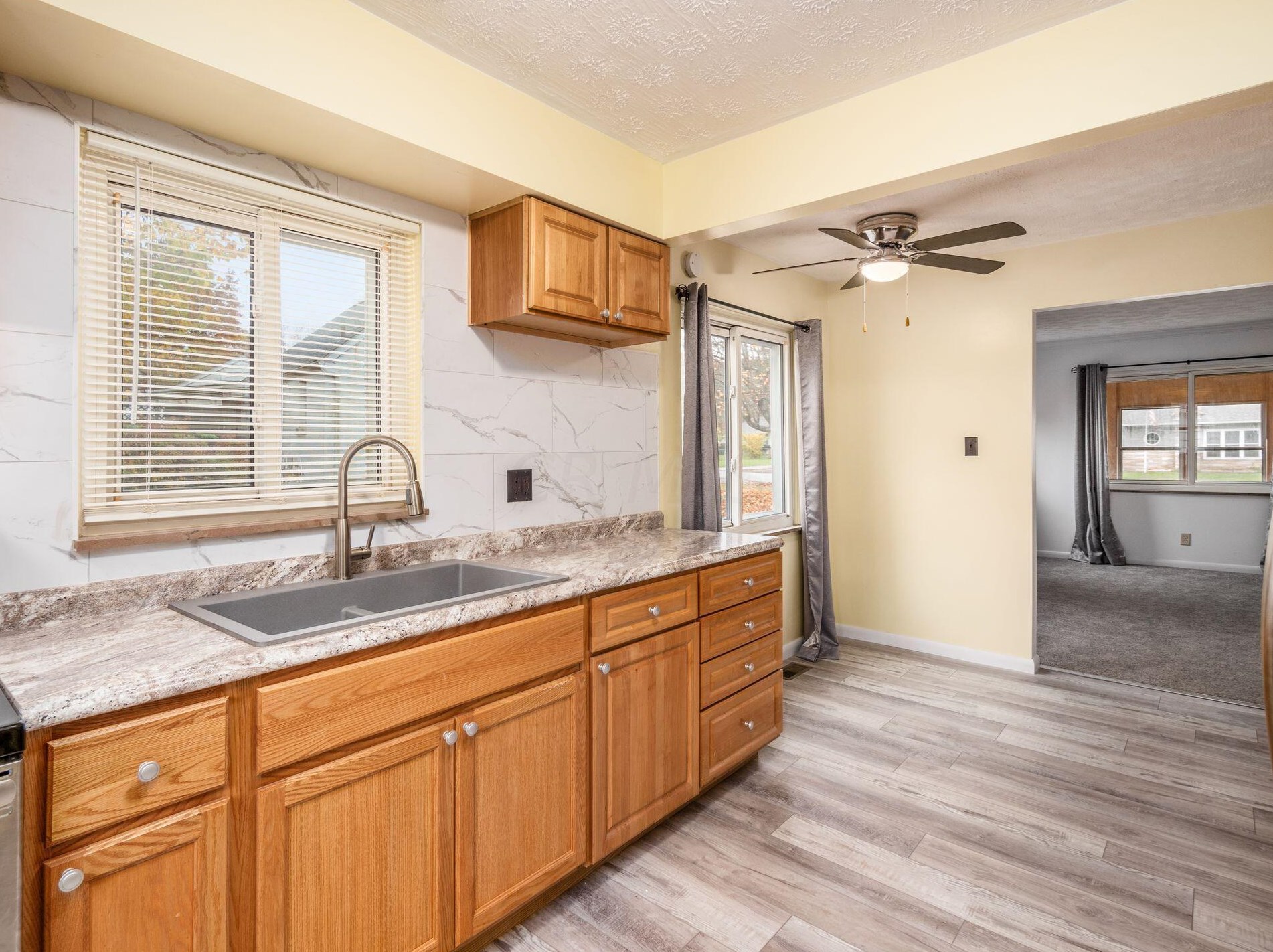 1046 Forest Dr, Columbus OH  43223-2812 exterior