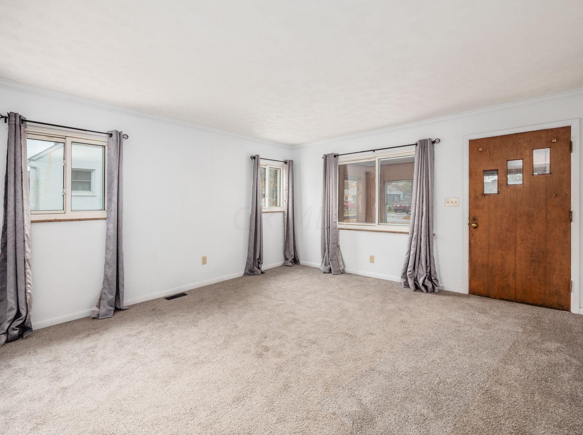 1046 Forest Dr, Columbus OH  43223-2812 exterior