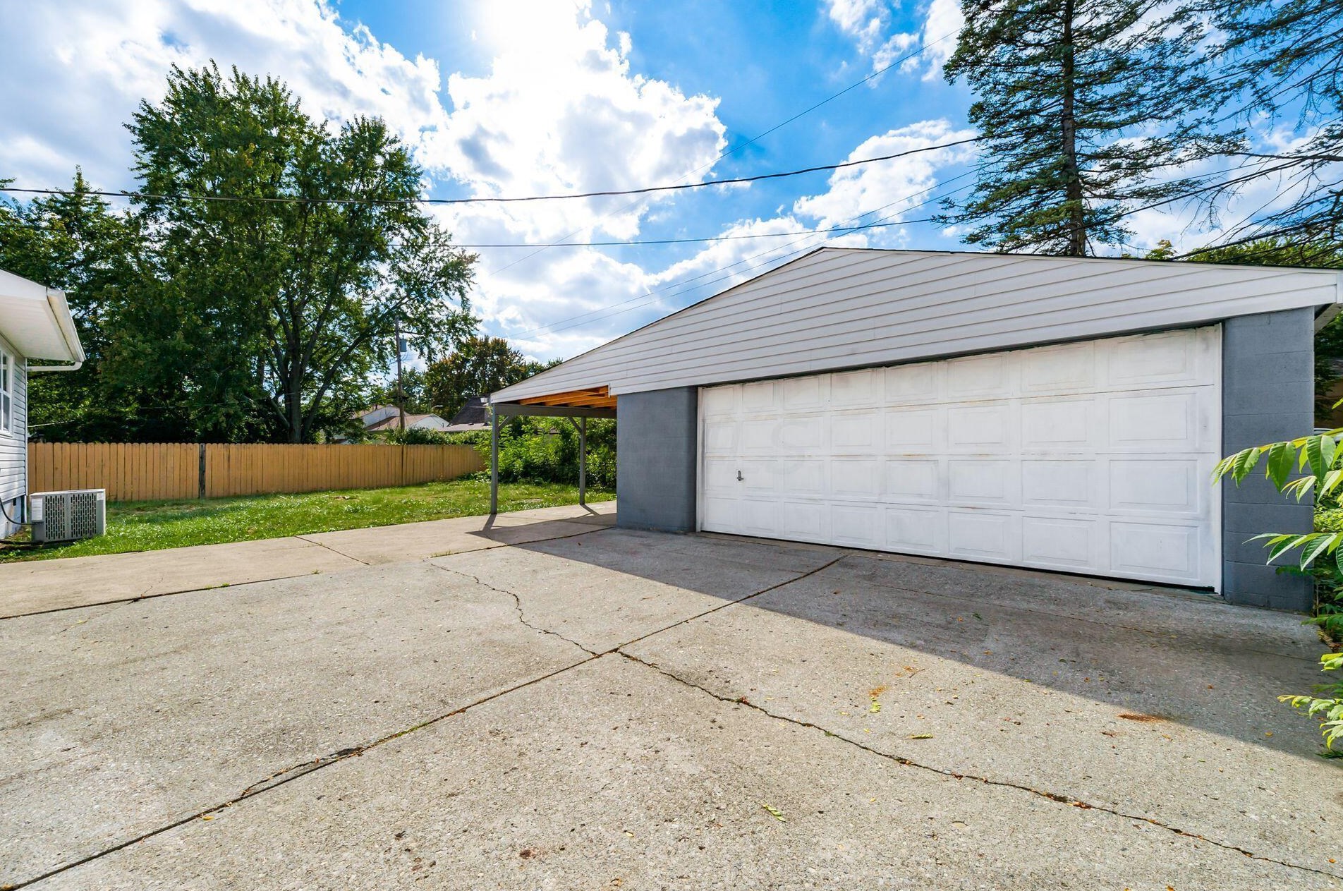 4818 Calvin Dr, Columbus OH 43227-2130 exterior