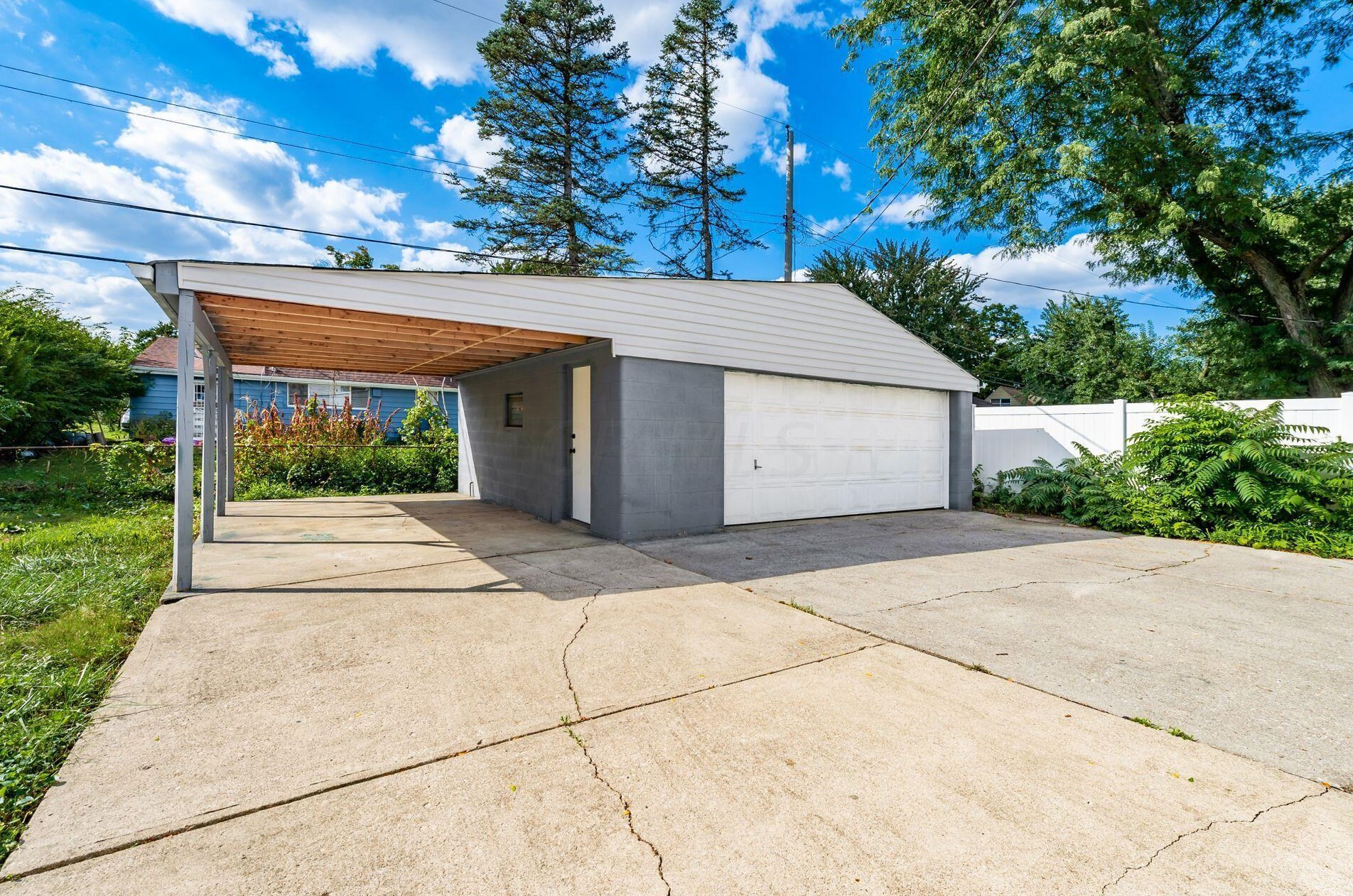 4818 Calvin Dr, Columbus OH 43227-2130 exterior