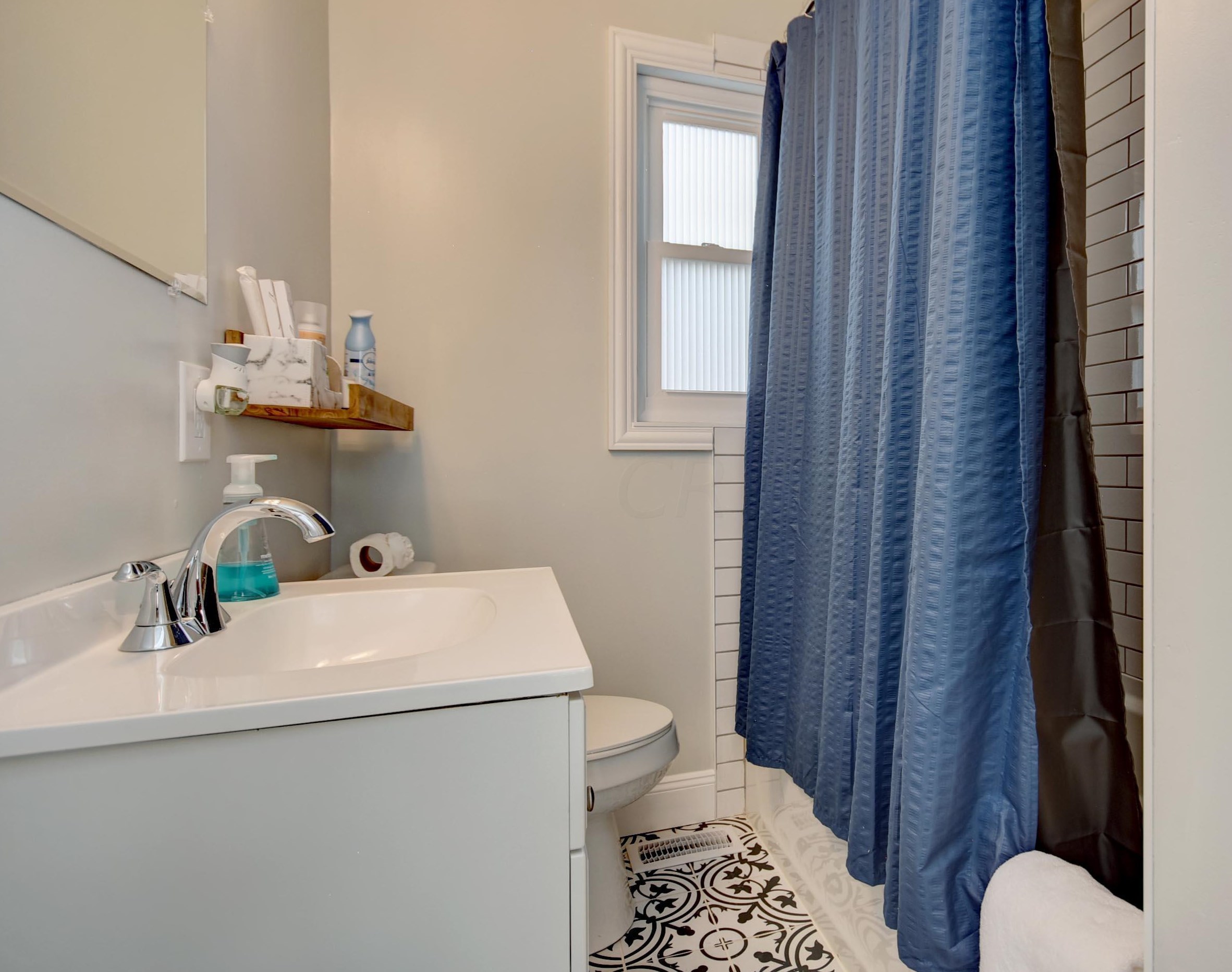 1614 6 St, Columbus OH 43207-1104 exterior