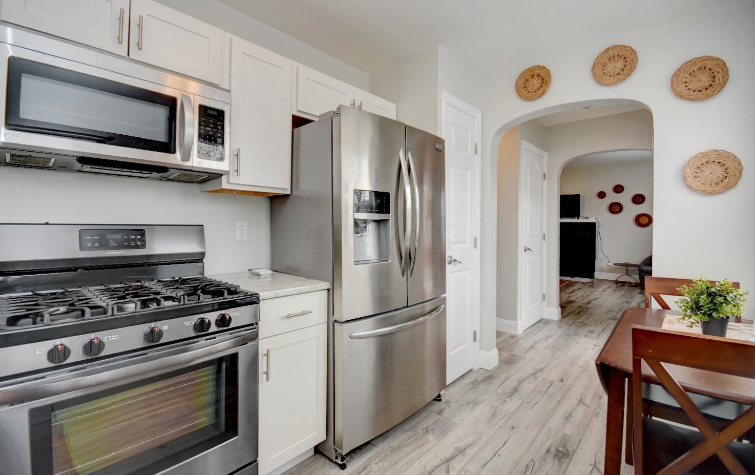 1614 6 St, Columbus OH 43207-1104 exterior