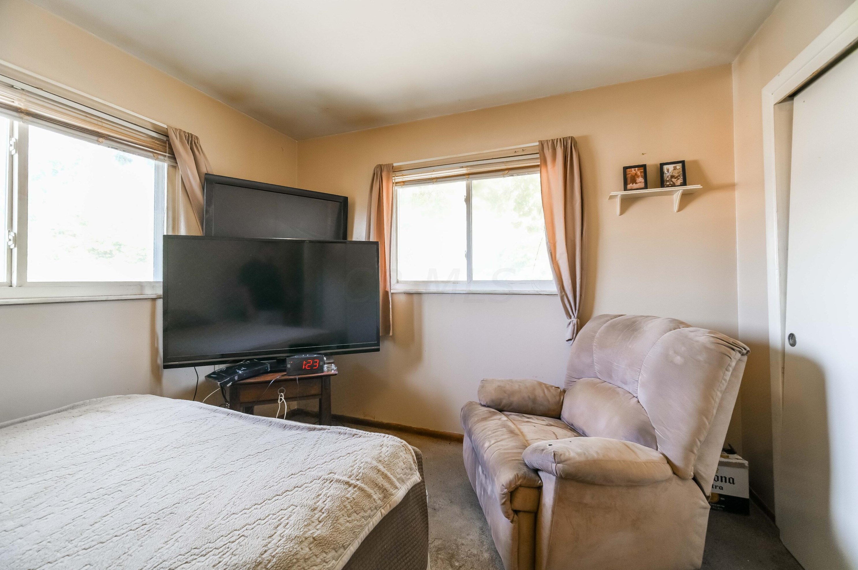 5139 Kingshill Dr, Columbus OH 43229-5509 exterior