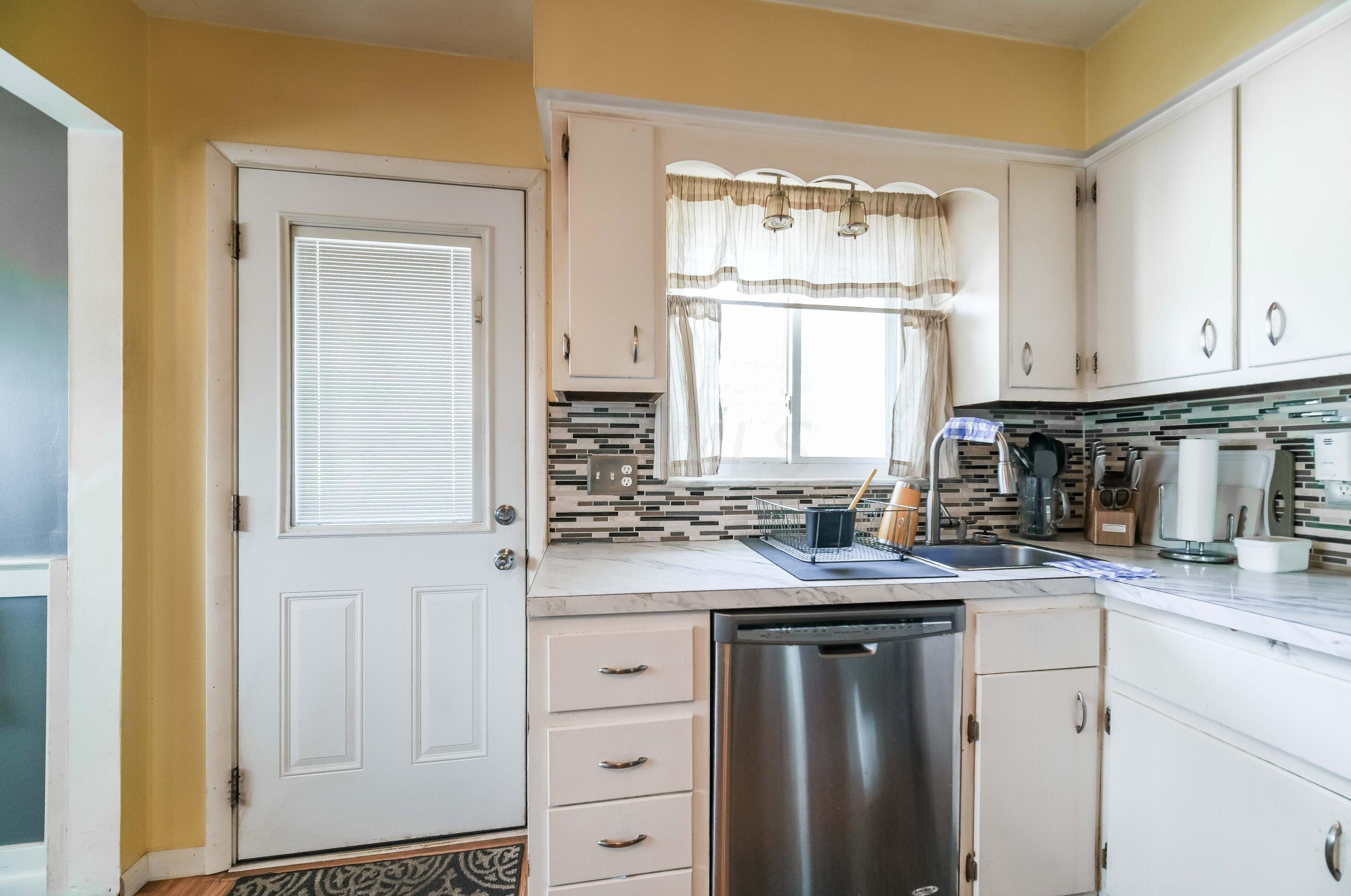 5139 Kingshill Dr, Columbus OH 43229-5509 exterior