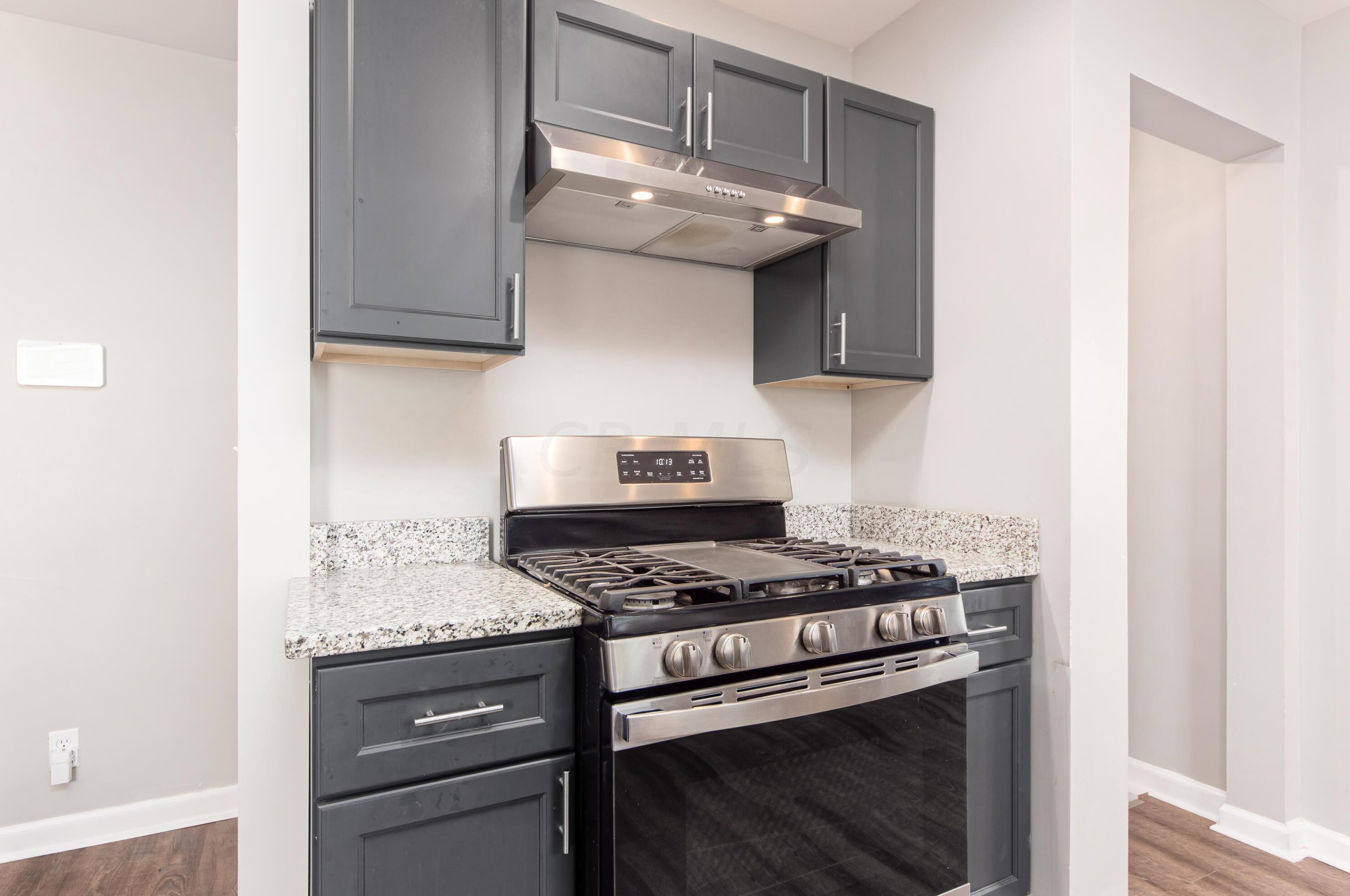 1811 Bide A Wee Park Ave, Columbus OH  43205-3040 exterior